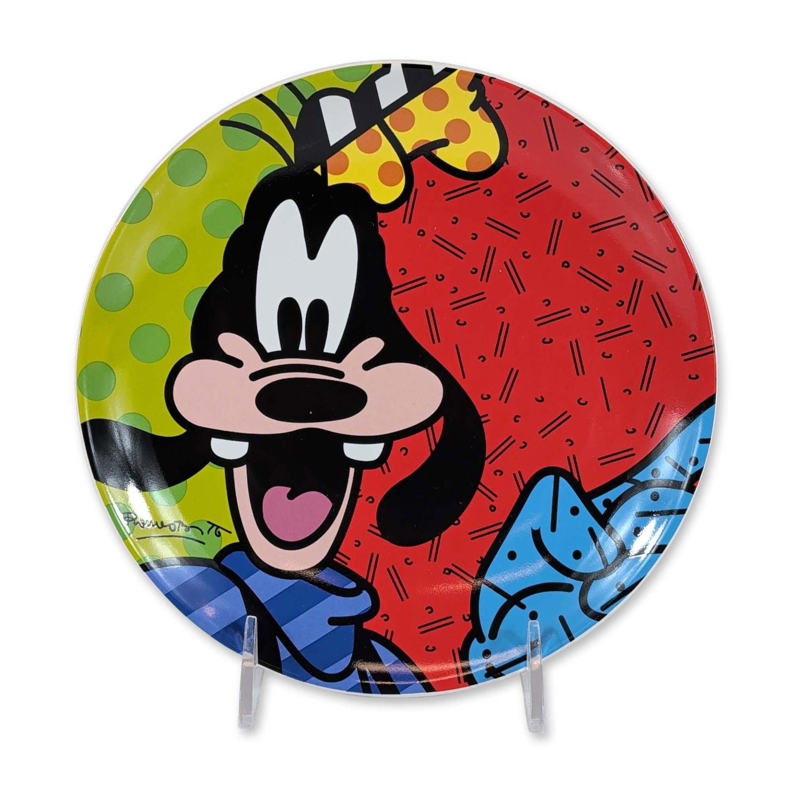 Disney by Britto Goofy Ceramic Plate: Contemporary ceramic display plate designed by Romero Britto for Disney, featuring a pop-art interpretation of the character Goofy. The design utilizes the signature Britto aesthetic with bold black o