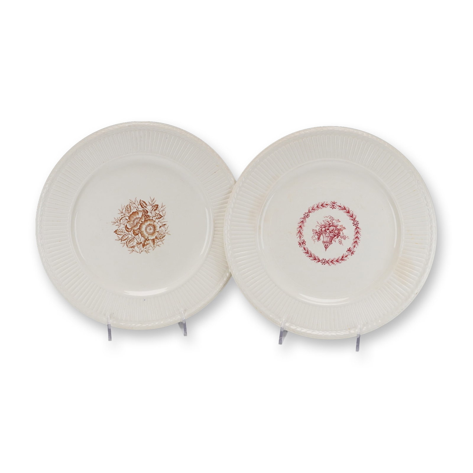 Pair of Wedgwood Edme Creamware Transfer Printed Plates: This pair of circular creamware plates is in the Edme pattern produced by Wedgwood. The plates feature the characteristic relief-molded fluted or ribbed border and a subtly scalloped rim. Each plate i