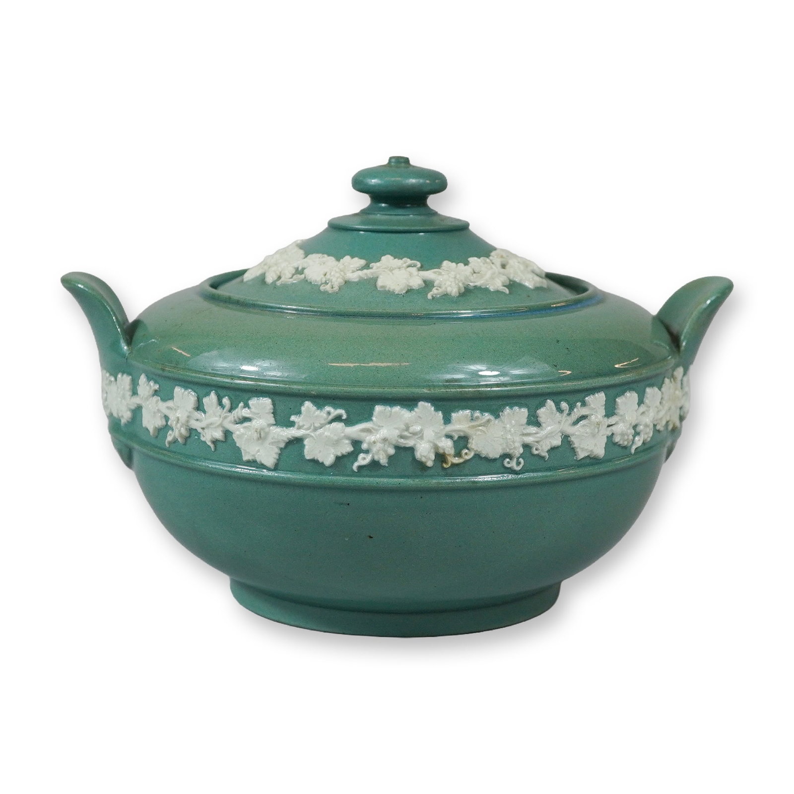 Wedgwood Green Glazed Queen's Ware Lidded Bowl (1 of 3)