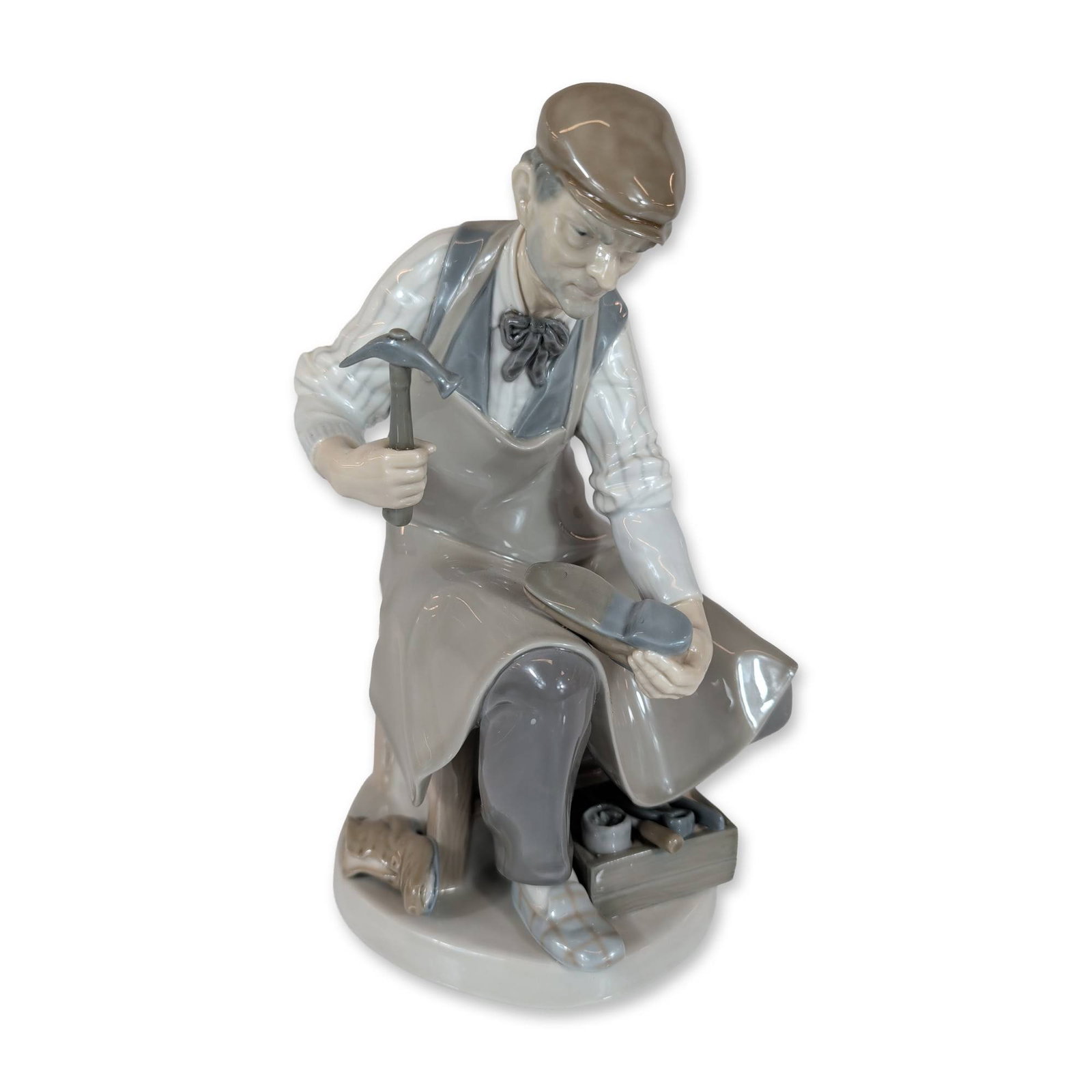 Lladro Spanish Porcelain Figurine "The Cobbler" 01004853 (1 of 4)
