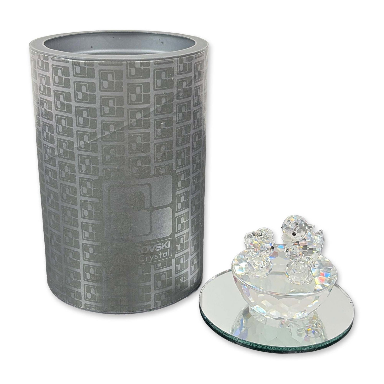 Swarovski Silver Crystal Birds' Nest Figurine: Article number 7470 NR 050 000, model 013842, is part of the "Exquisite Accents" series. It features a mother bird and three chicks sitting in their nest, with their posture suggesting feeding time. T