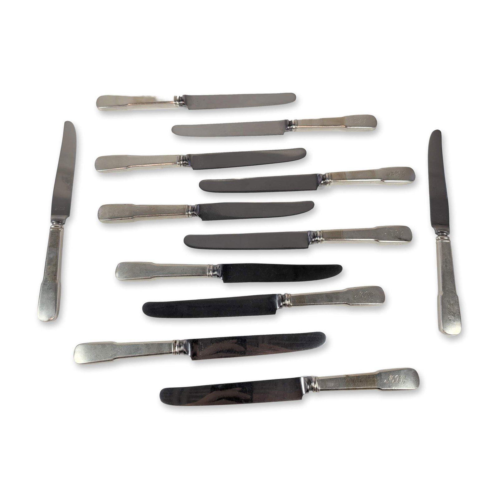 12pc Watson Company Sterling Silver Handle Table Knives: Watson Company (Attleboro, Massachusetts) set of twelve table knives featuring sterling silver handles and stainless steel blades. The handles are in the Pointed Antique pattern, characterized by a