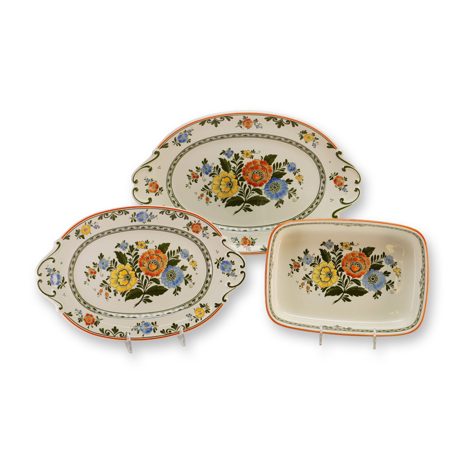 Three Villeroy & Boch Alt Amsterdam Vitro-Porcelain Serving Pieces: A three-piece collection of Villeroy & Boch vitro-porcelain tableware in the Alt Amsterdam pattern. The set consists of two oval serving platters of different sizes and one rectangular Vilbofour oven-