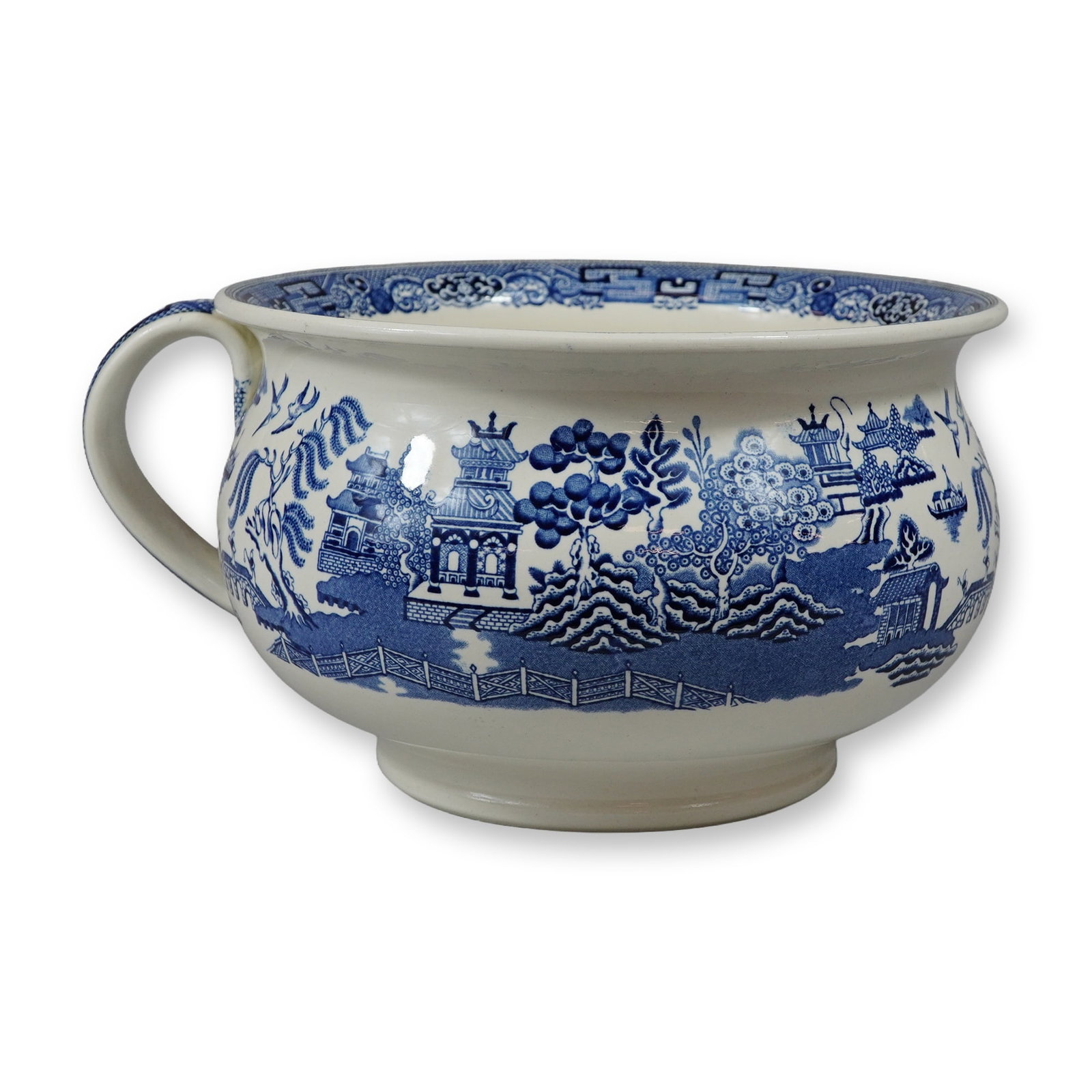 Wedgwood Blue Willow Pattern Ceramic Chamber Pot: This is a Wedgwood transfer-printed earthenware chamber pot decorated in the classic Blue Willow pattern. The vessel features a bulbous body with a flared, everted rim and a single heavy C-scroll hand