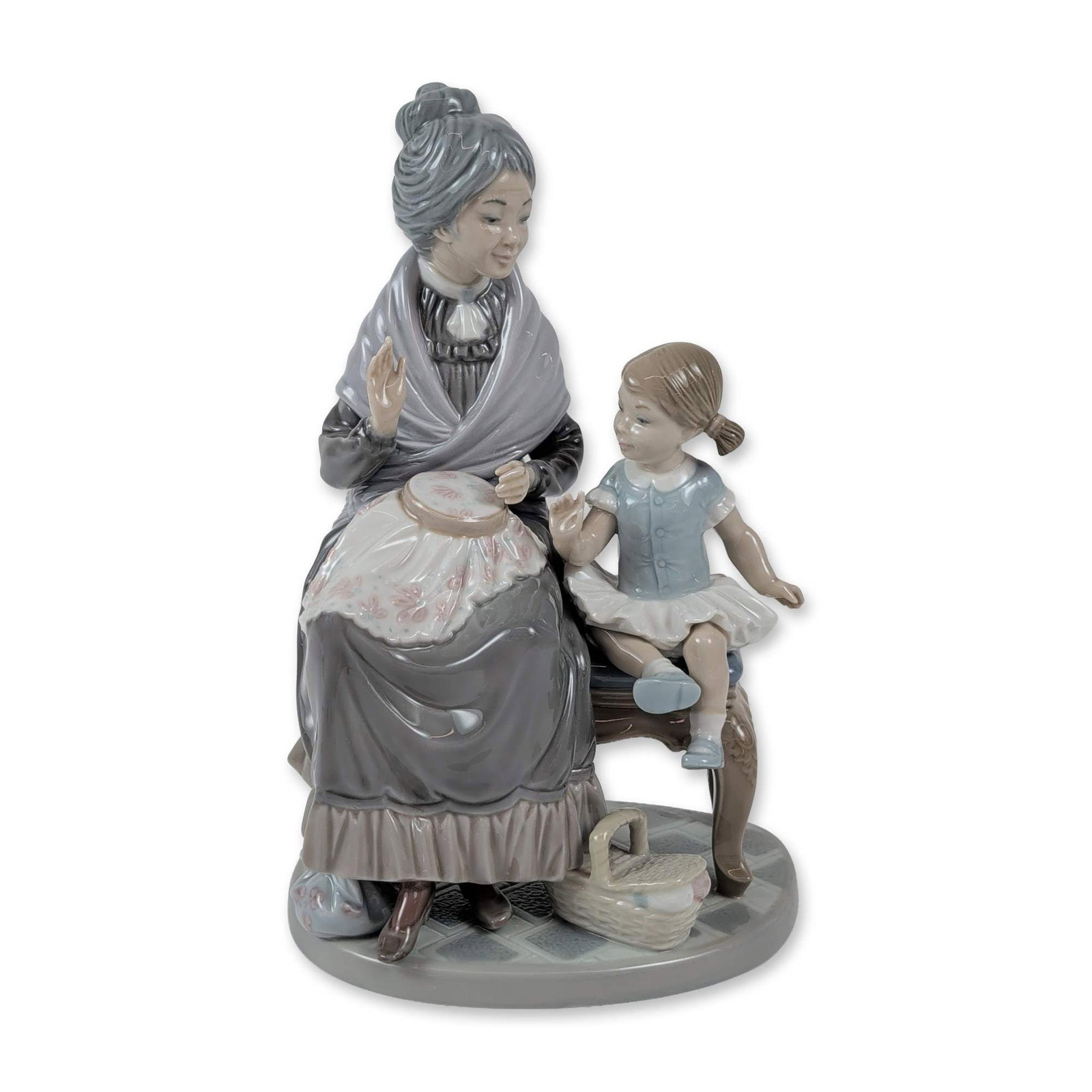 Lladro Porcelain Figurine, A Visit with Granny 1005305 (1 of 4)