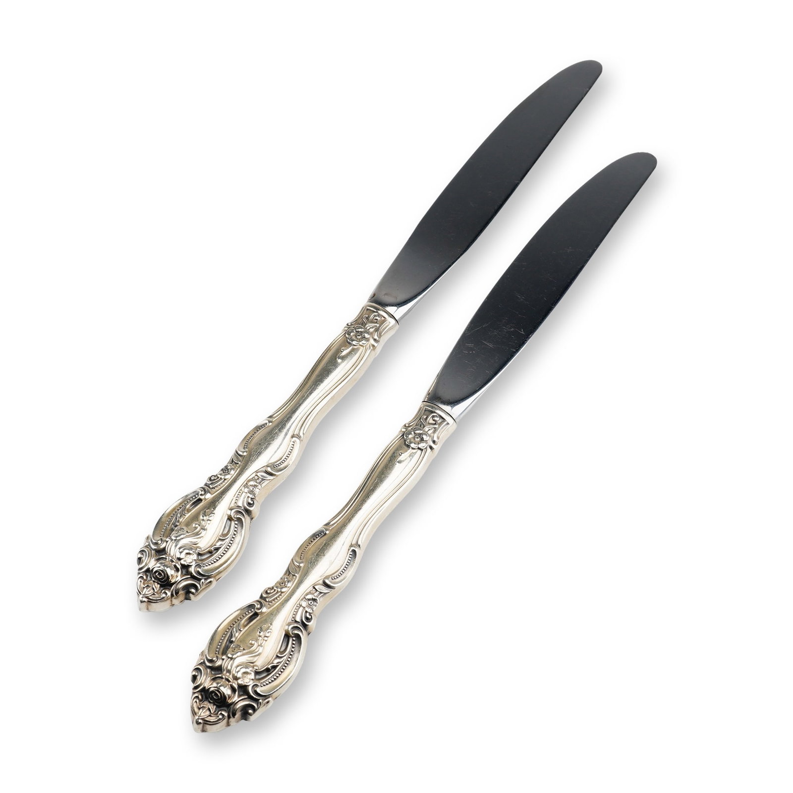 2pc Gorham Sterling Silver and Stainless Steel Dinner Knives, La Scala: This pair of sterling silver flatware dinner knives was produced by the Gorham Manufacturing Company in the La Scala pattern. The handles are constructed of .925 sterling silver and feature a hollow-h
