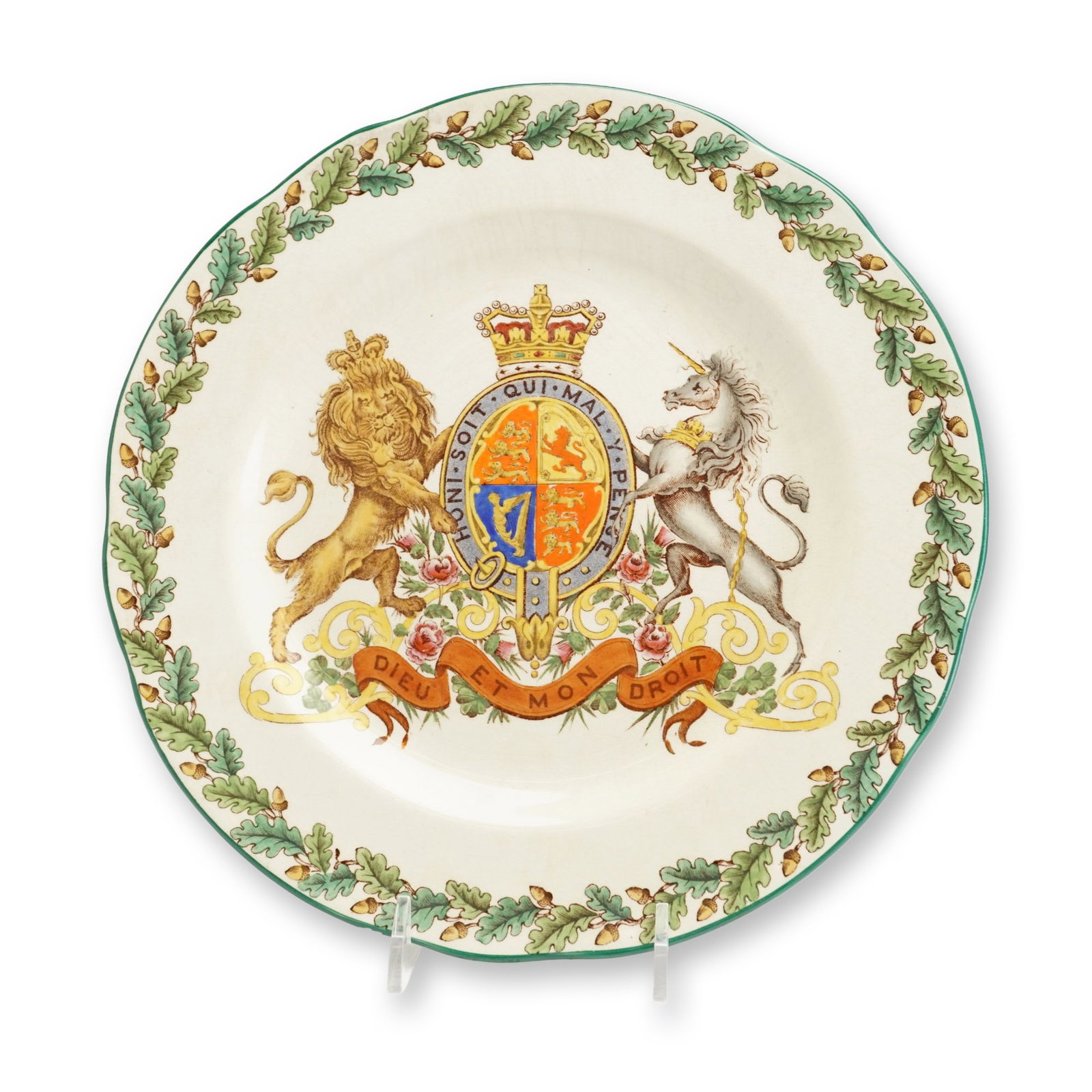Wedgwood Etruria Royal Coat of Arms Porcelain Plate: This Wedgwood porcelain plate features the Royal Coat of Arms of the United Kingdom in a polychrome transfer-printed design. The central motif depicts a crowned lion and unicorn supporting a quartered