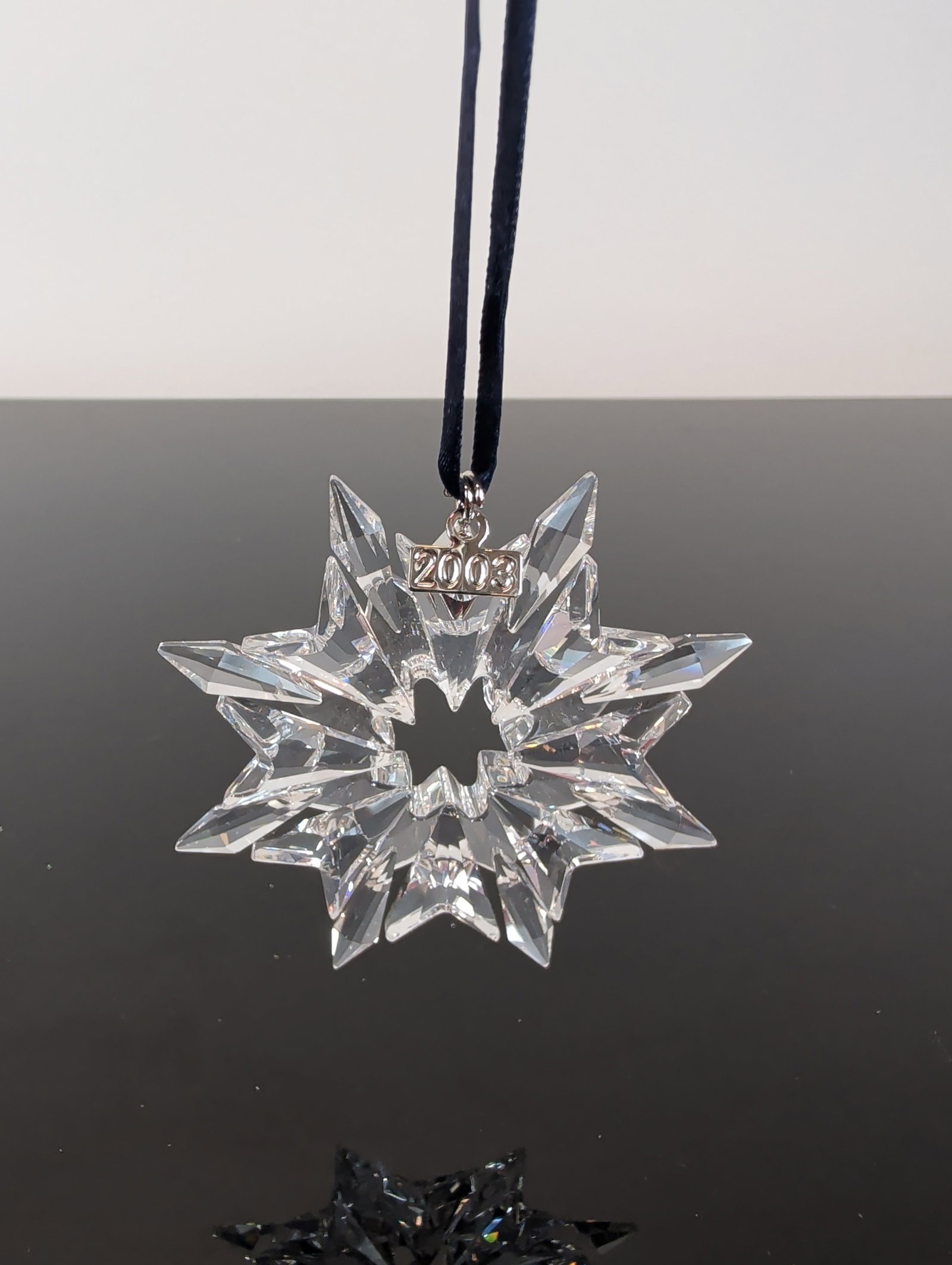Swarovski クリスマスオーナメント 2003 Swarovski 2003 Crystal Snowflake Christmas Ornament Auction