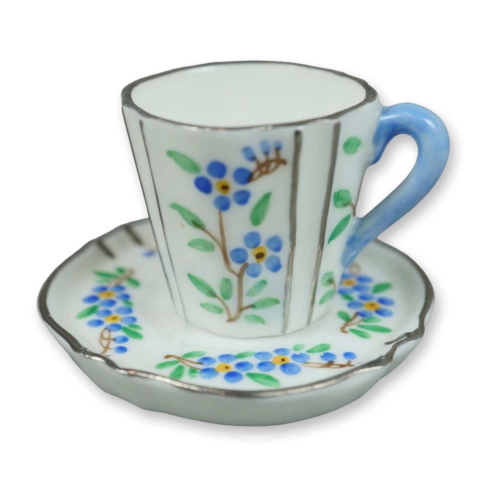 Wedgwood Bone China Miniature Childs Teacup and Saucer in Forget-Me-Not Pattern W3862 (1 of 4)