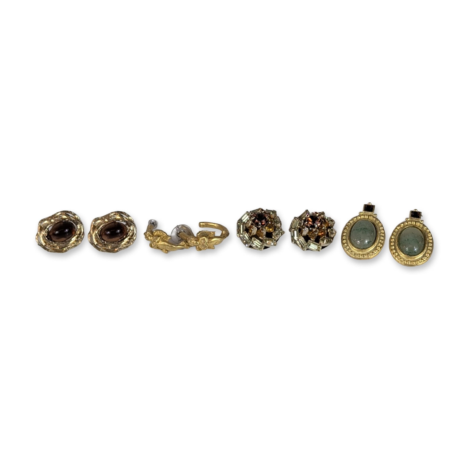 4 Pairs Vintage Linda Levinson Napier and Costume Earrings: An assortment of four matched pairs of vintage costume earrings. The collection includes a pair of Linda Levinson gold-tone clip-on earrings featuring textured beaded bezels and green glass cabochons,