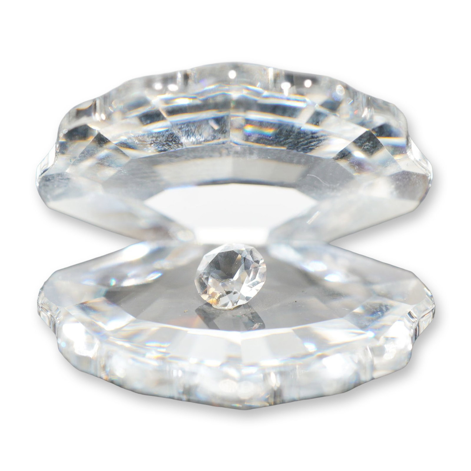 Swarovski Silver Crystal Oyster with Pearl Figurine: Swarovski Silver Crystal "Oyster with Pearl" figurine. Faceted clear lead crystal construction featuring an open bivalve shell and a separate, loose multi-faceted crystal pearl. Acid-etched Swarovski 