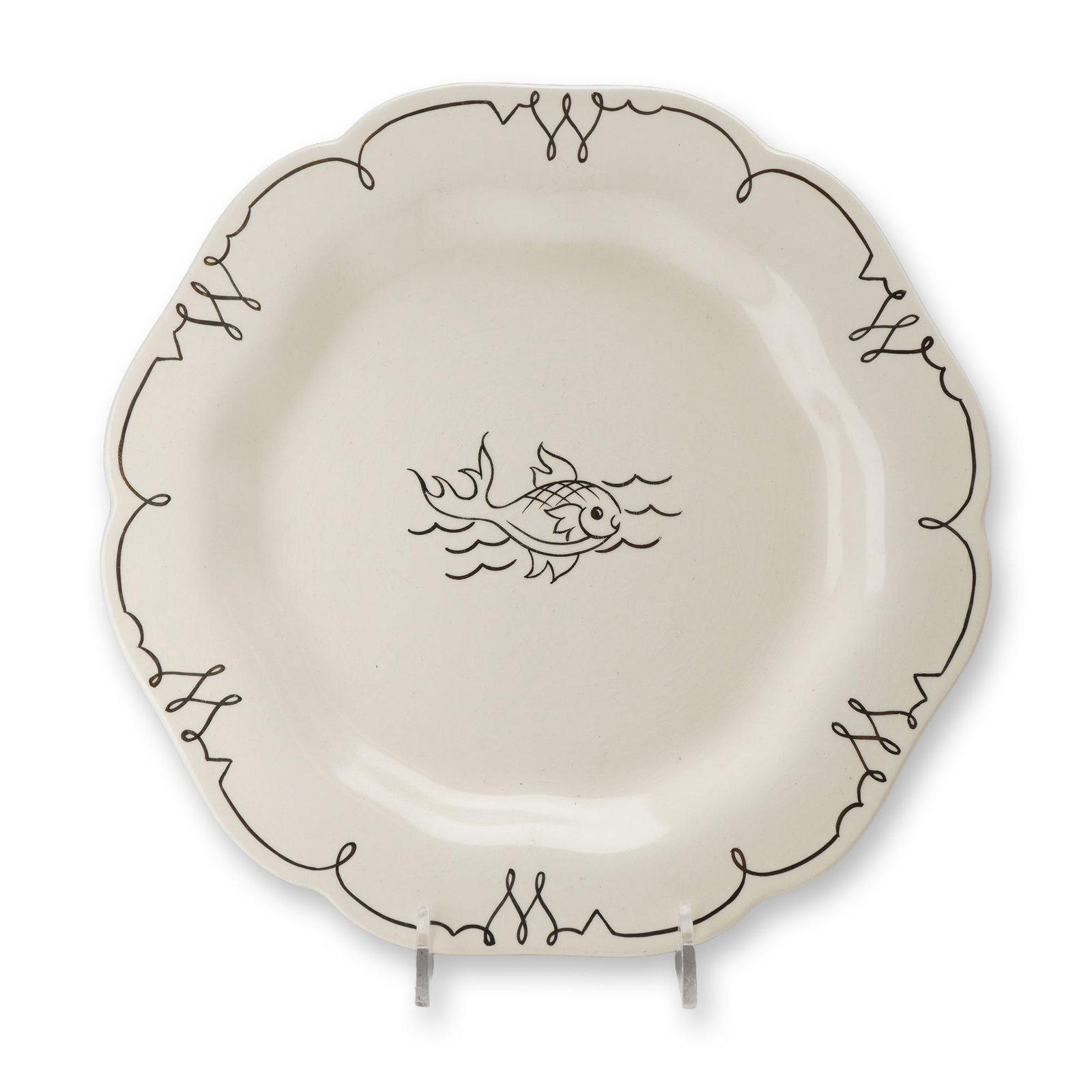 Wedgwood Silver Luster Dinner Plate with Fish Motif: A Wedgwood Queen's Ware cream-colored earthenware dinner plate featuring a scalloped Nautilus or shell-form rim. The center is decorated with a minimalist, stylized line-drawn motif of a fish among wa