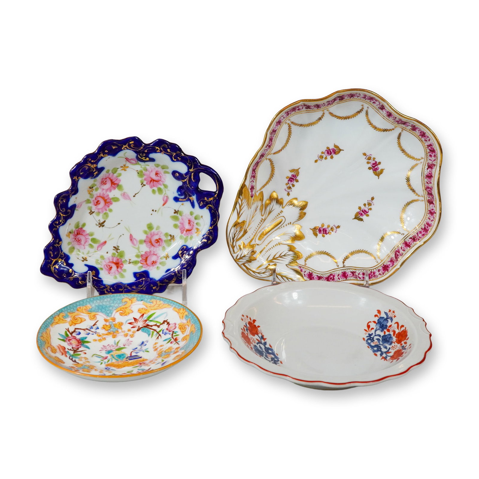 4pc Porcelain Bowls and Dishes Including Japanese Kutani and Seymour Mann: This lot comprises a group of four porcelain decorative pieces in various shapes and patterns. The collection includes a Japanese Kutani leaf-shaped bowl featuring a cobalt blue scalloped border with 