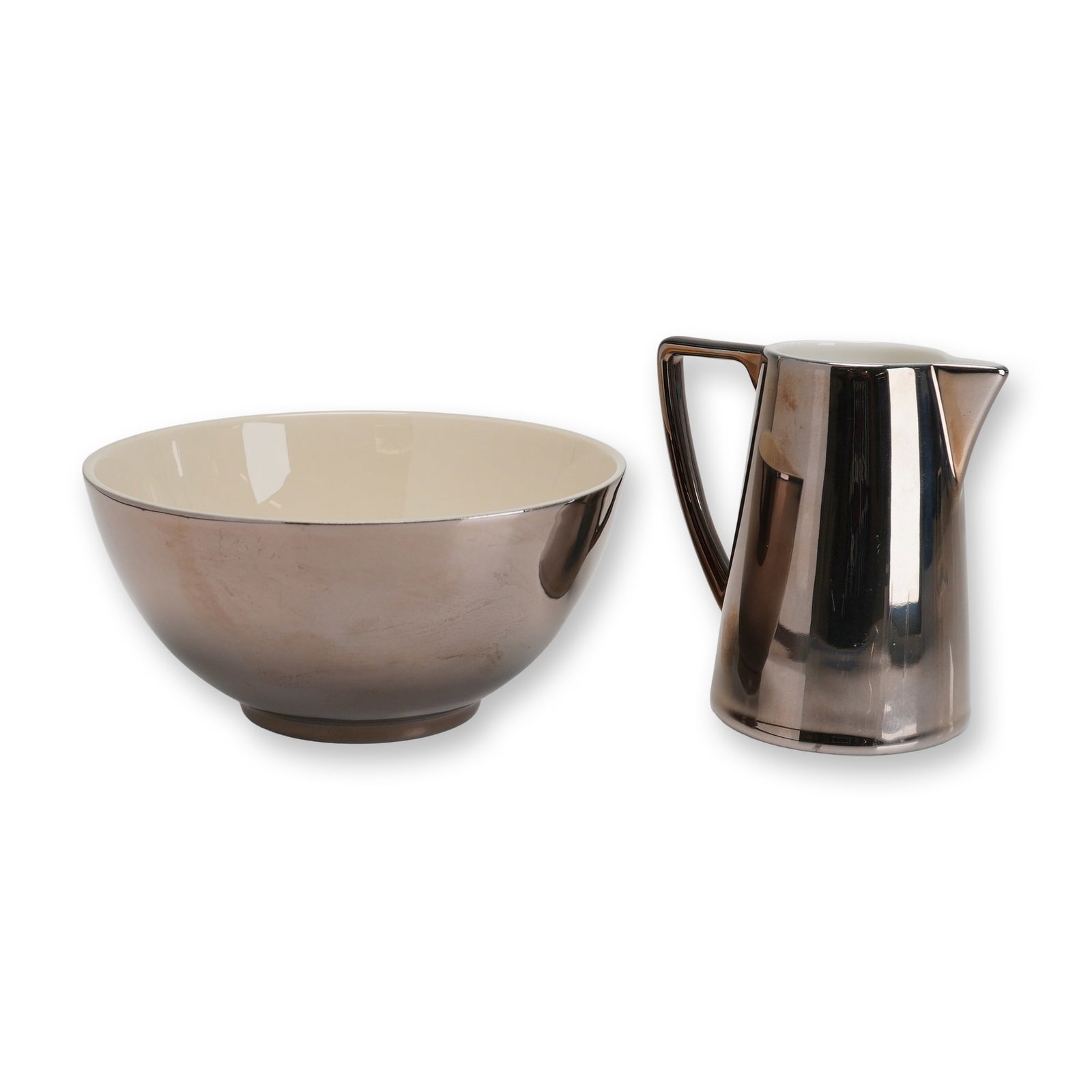 2pc Jasper Conran for Wedgwood Bone China Bowl and Creamer: This 2pc lot features a bone china serving bowl and coordinating creamer pitcher from the Rubin Collection, designed by Jasper Conran for Wedgwood. Both pieces are characterized by a high-shine metall