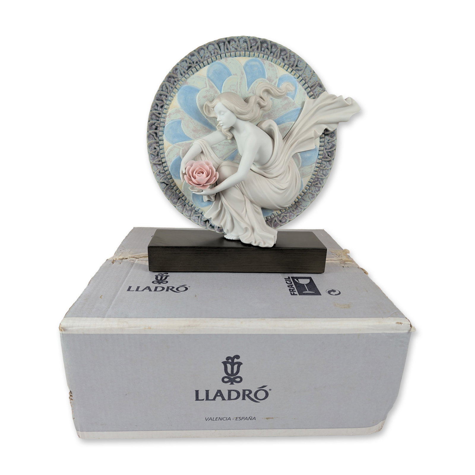 Lladro Limited Edition Sweet Water Flower Special Edition Porcelain Sculpture Spain: Made by hand in Valencia, Spain, by renowned artist Marco Antonio Nogueron, this rare and highly collectible matte porcelain sculpture (item number 01011909) was issued in 2005 and retired in 2006.