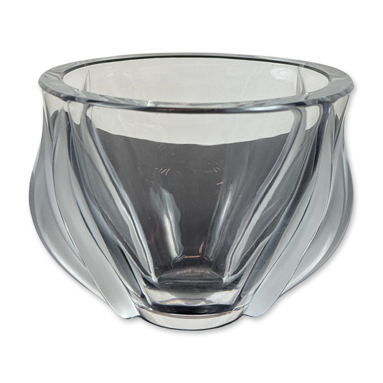 Lalique France Crystal Deux Tulipes Vase: Small vase in lead crystal, featuring the Deux Tulipes pattern with alternating frosted satin and polished clear surfaces in the form of tulip petals. The stylized organic design includes a thick, sol