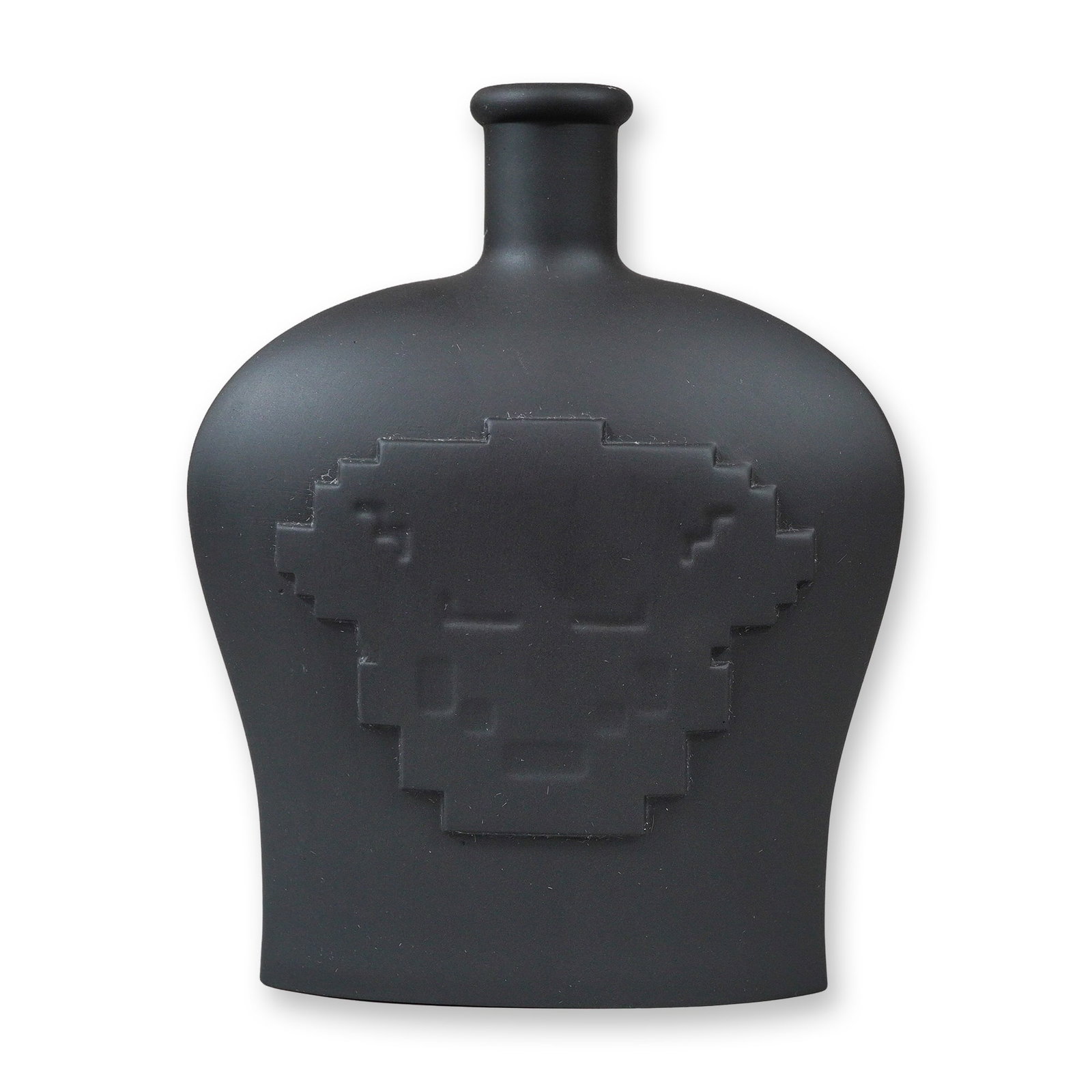 Michael Young for Wedgwood Limited Edition Black Basalt Pixel Medusa Flask: A contemporary black basalt stoneware flask of flattened bulbous form with a short neck and flared rim, designed by Michael Young for Wedgwood as part of the Icon collection. The vessel features a mat