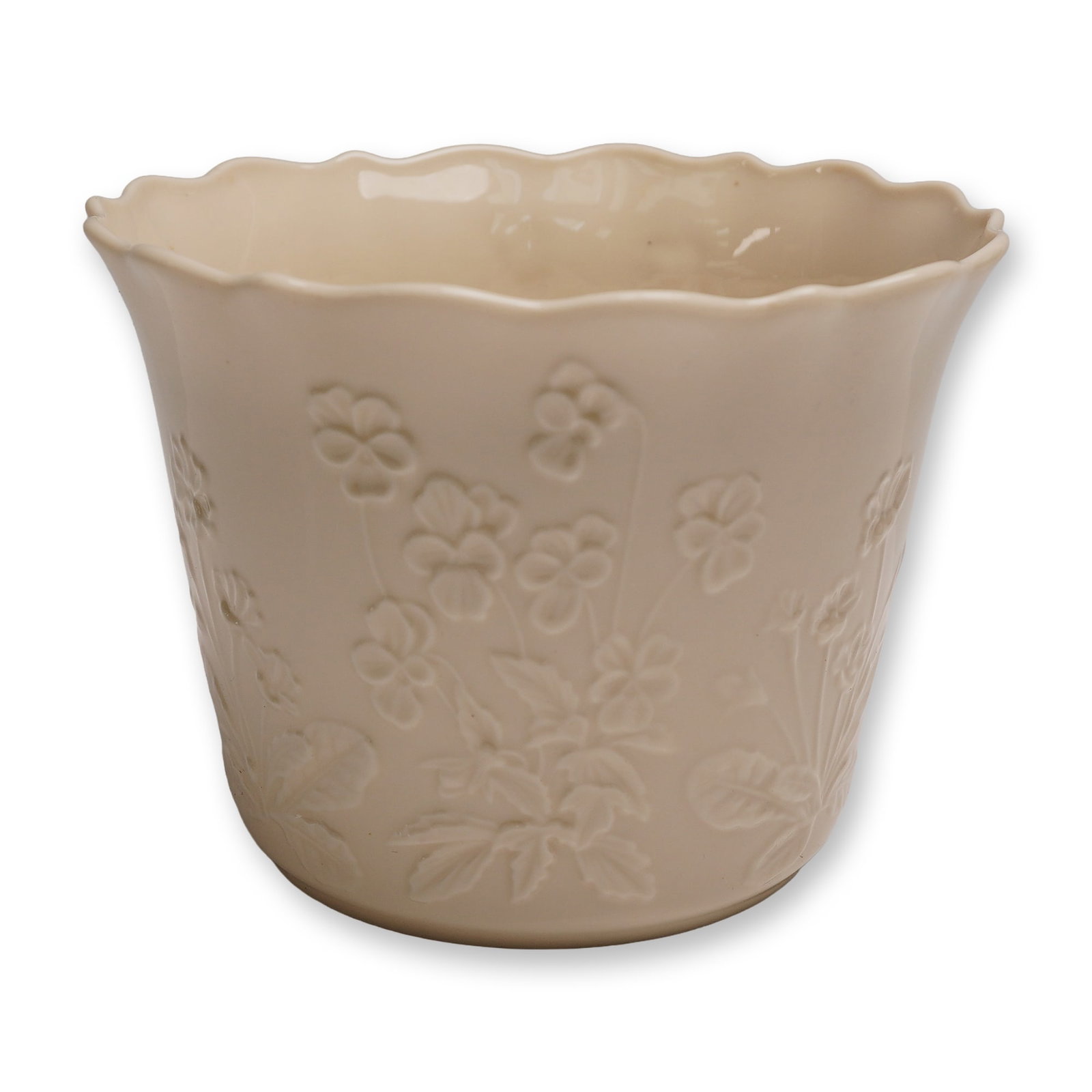 Lenox Masterpiece Collection Cachepot: Lenox ivory porcelain cachepot from the Masterpiece Collection, featuring a delicately embossed clover and leaf motif in relief around the exterior. The scalloped rim and gently flared form highlight