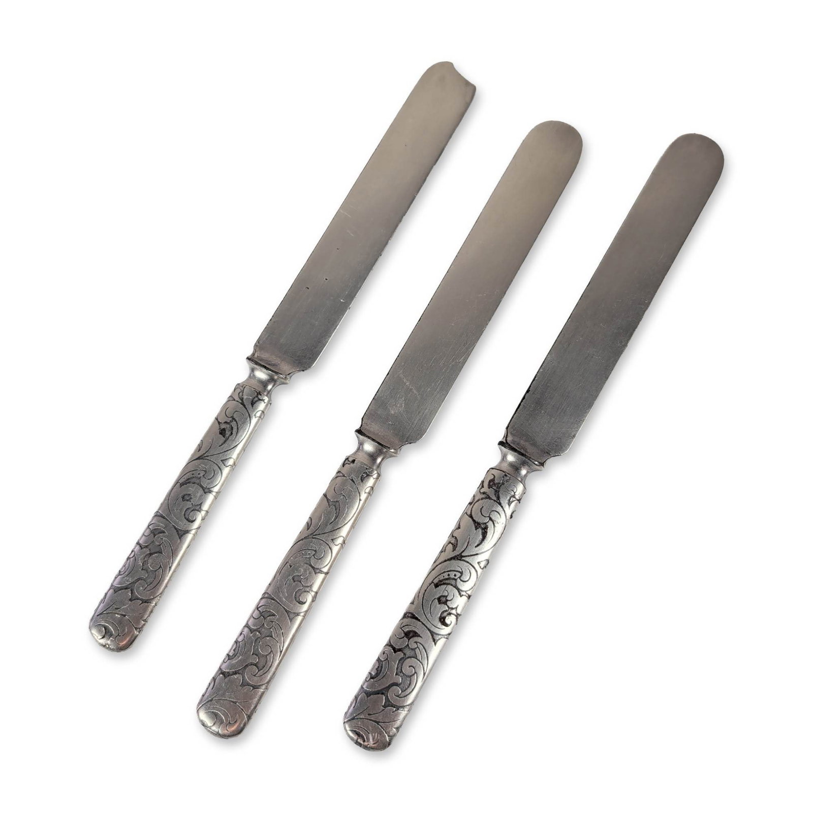 Three 1847 Sterling Silver Rogers Bros Vesta Knives: Dating back to the late 19th century and first introduced in 1895, these American knives are adorned with Victorian scrolling foliate motifs in deep relief. The blades bear the maker's mark inside an