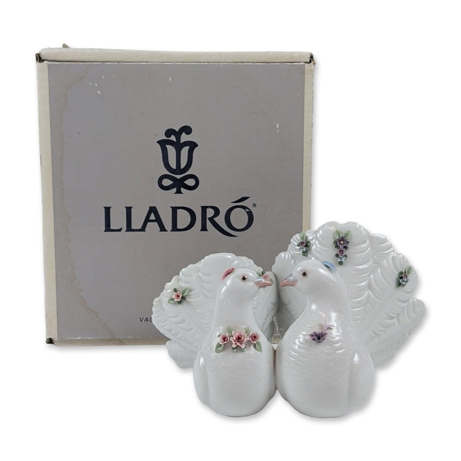 Lladro Porcelain Kissing Doves with Flowers Figurines: A pair of Lladro fan-tailed dove figurines in glossy white porcelain, titled "Kissing Doves with Flowers" (Pareja de Palomas con Flores), model number 06359. Each dove is adorned with hand-crafted por