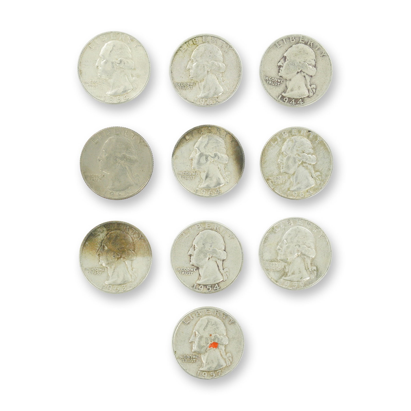 10pc Pre-1964 U.S. 90% Silver Washington Quarters: This collection of 10 US Washington quarters is presented as a mixed date bag of circulated coinage. The group consists of nine specimens struck in 90 percent silver and one copper-nickel clad specime