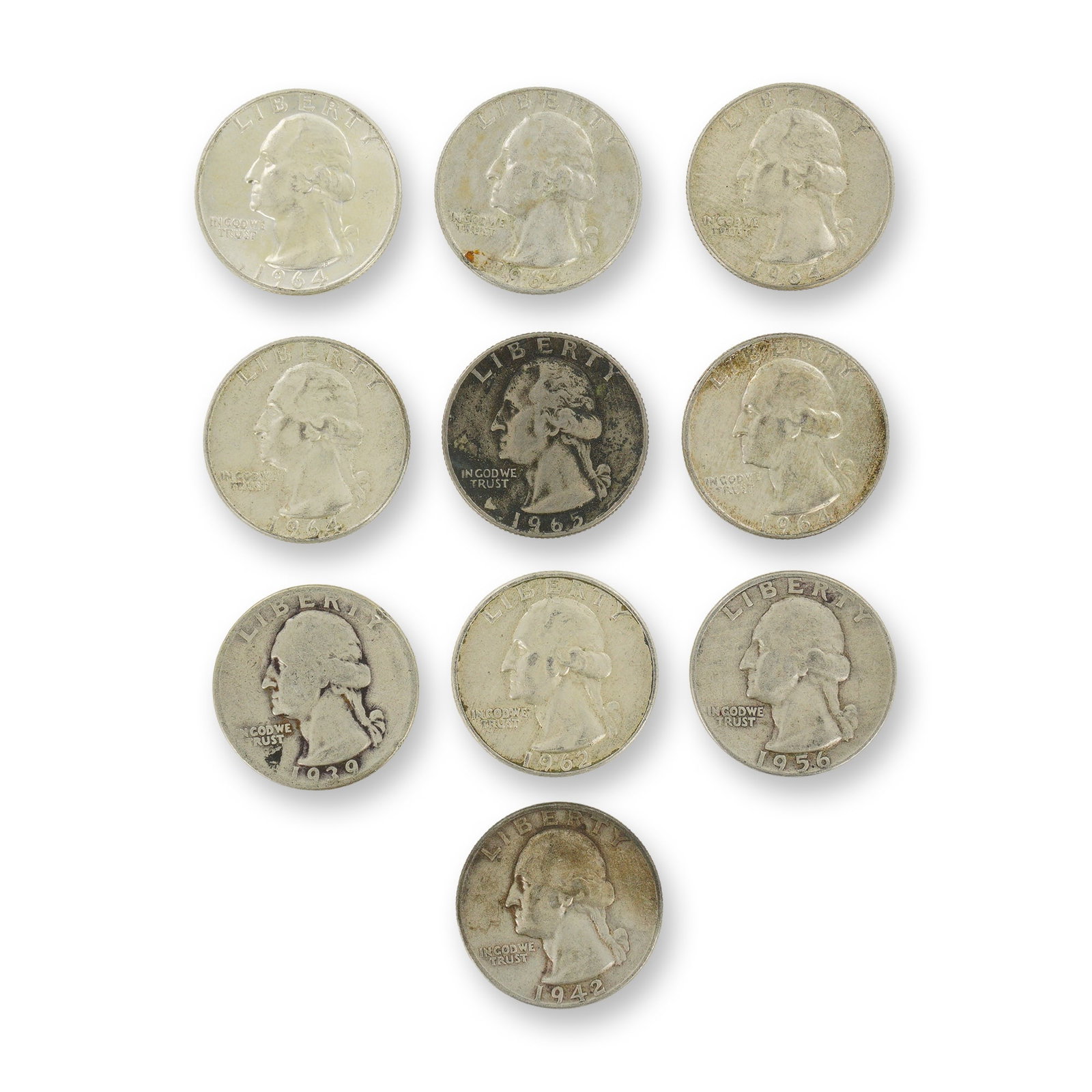 10pc Pre-1964 U.S. 90% Silver Washington Quarters: A collection of US Washington quarters consisting of a mixed date bag of nine 90% silver specimens and one copper-nickel clad specimen. The silver issues include dates 1939, 1942, 1956, 1962, and 1964