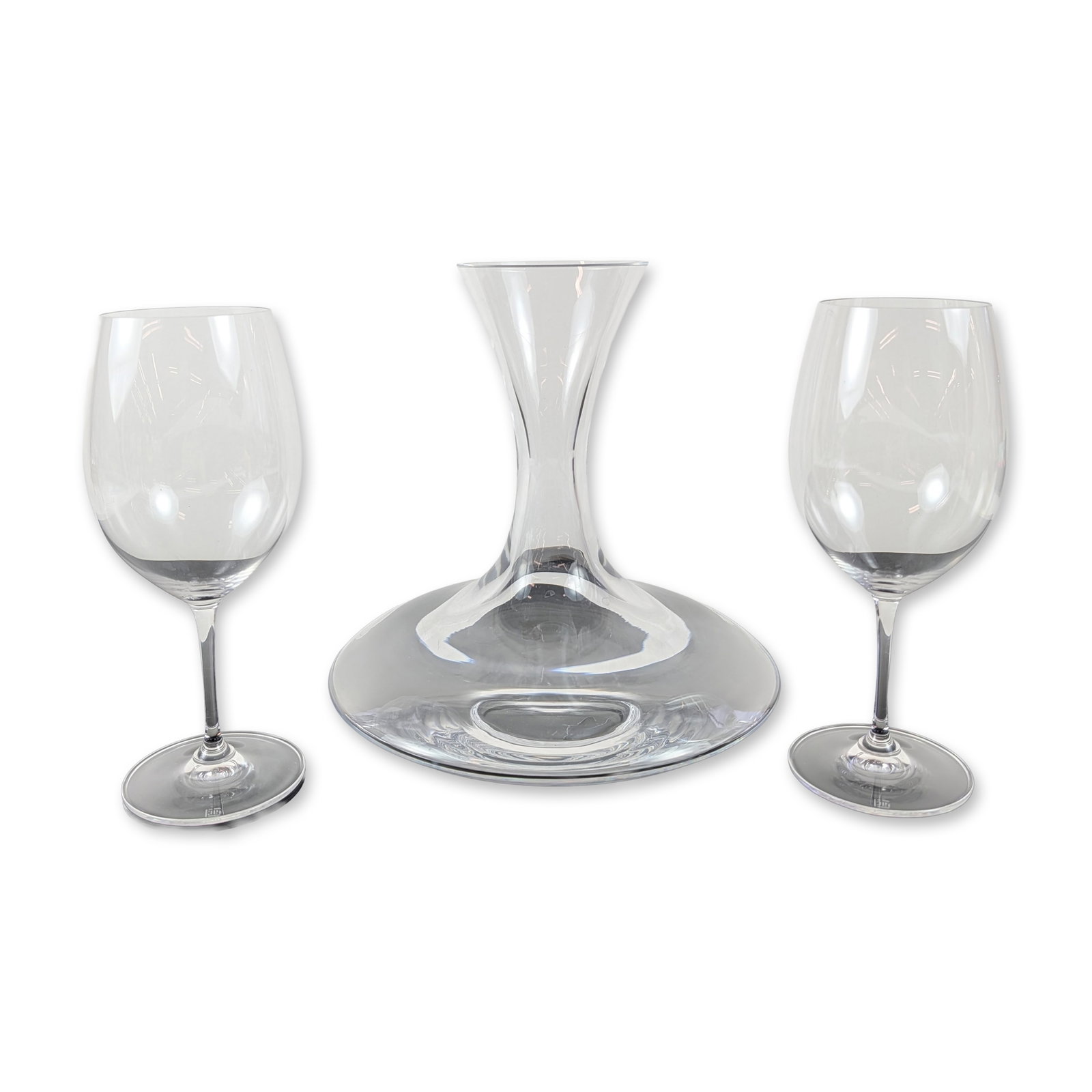 3pc Riedel Crystal Decanter and Jancis Robinson Wine Glass Pair: A three-piece crystal group consisting of a Riedel wine decanter and two Jancis Robinson x Richard Brendon wine glasses. The decanter features a low-profile aeration base and a flared neck, with an et