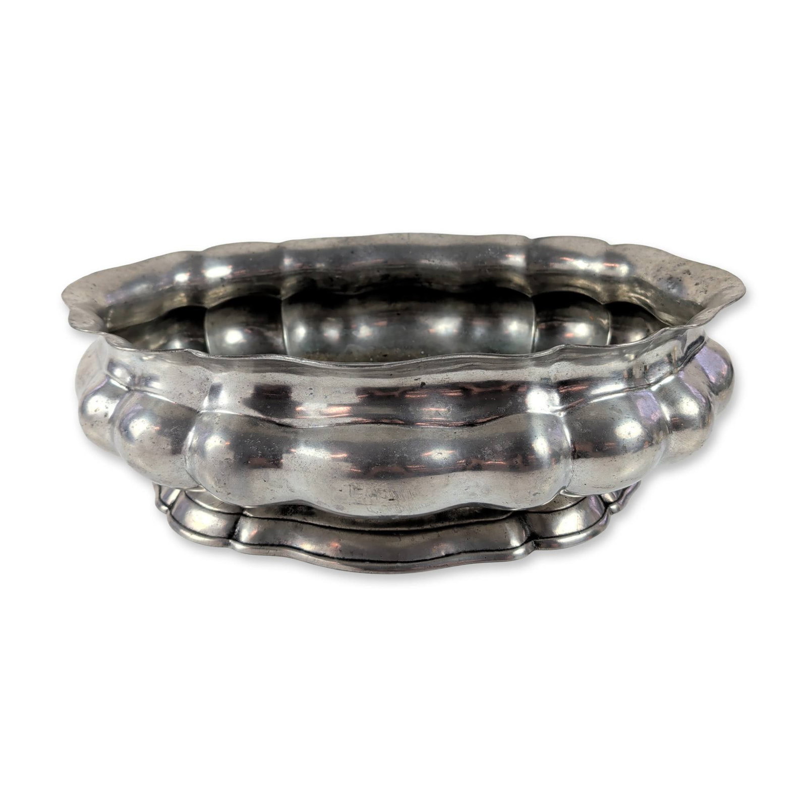 Match Pewter Italian Scalloped Oval Dish: Match Pewter scalloped oval serving dish in cast Italian pewter. The vessel features a Baroque revival form with a deep well and a heavily lobed, scalloped rim. The exterior is finished with a hand-po