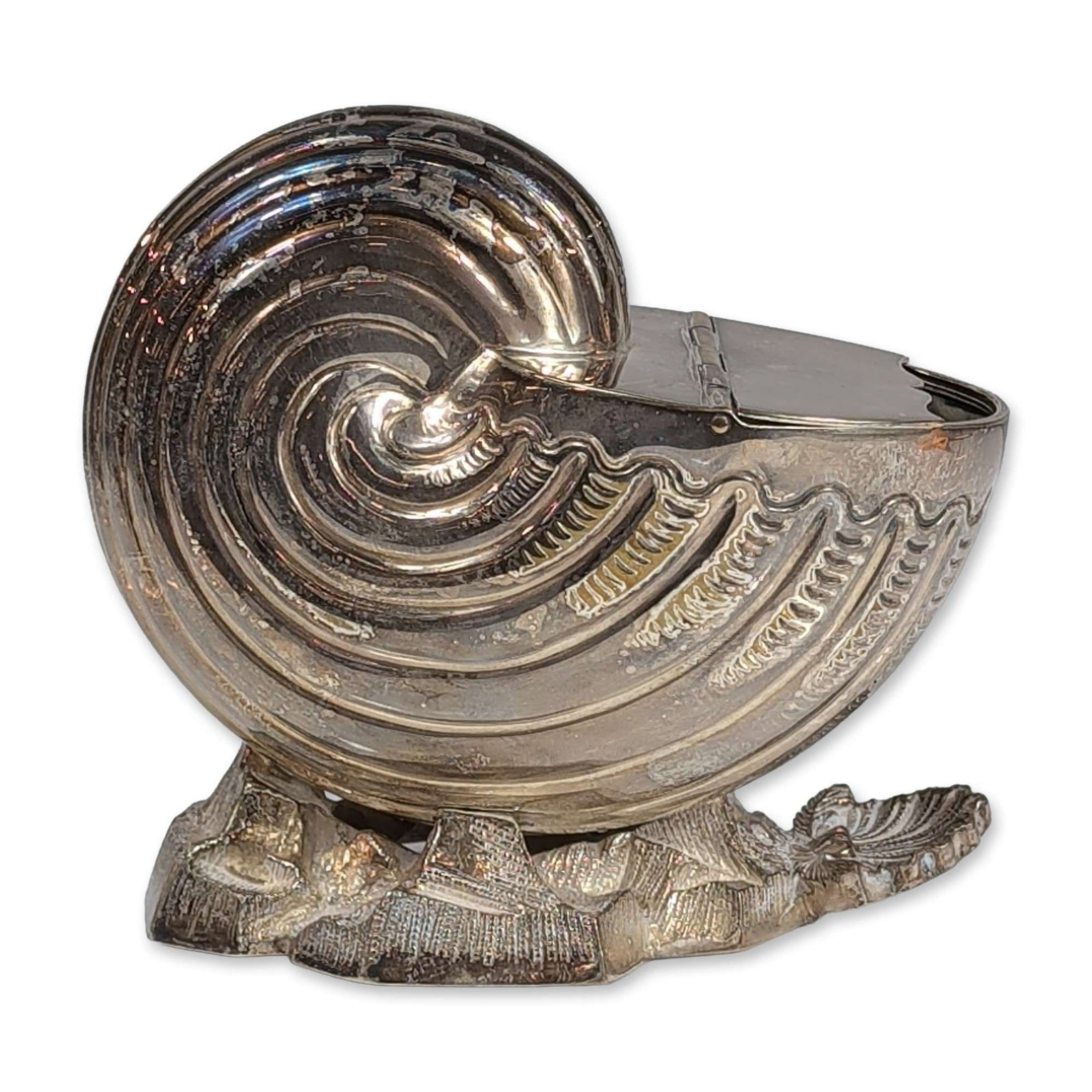 William Hutton and Sons Silver Plated Nautilus Shell Spoon Warmer: Late 19th century Victorian silver plated spoon warmer by William Hutton and Sons. The container is realistically modeled in the form of a nautilus shell with a hinged lid and vertical ribbing. The sh
