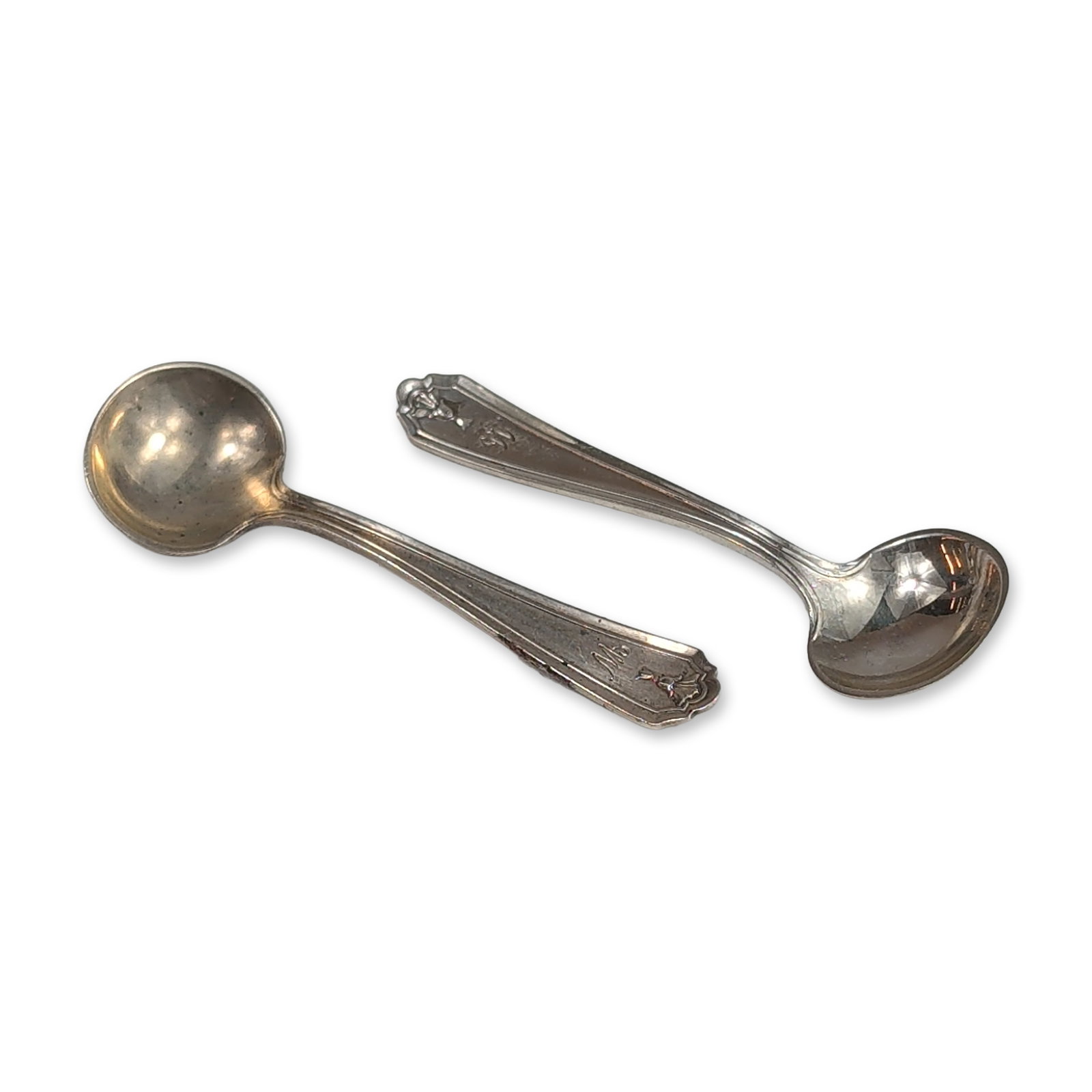 Pair of Watson Company Sterling Silver Salt Spoons: Pair of American sterling silver salt spoons by the Watson Company. Each piece features a shell-motif finial and an engraved letter W monogram on the handle front. The reverse of the handles is stampe
