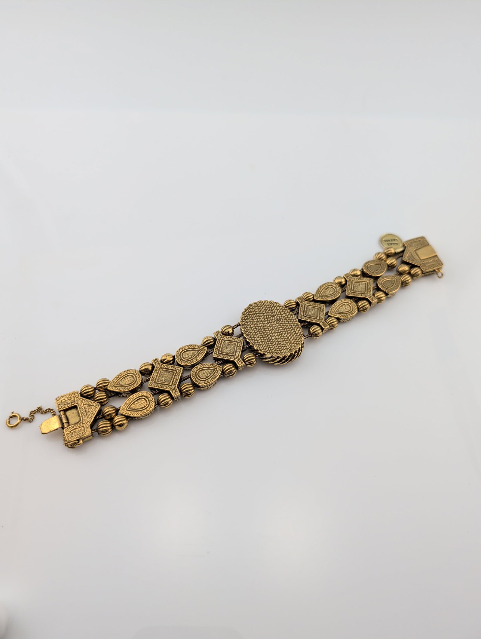 Multi-Strand Shell Cameo Bracelet - 3