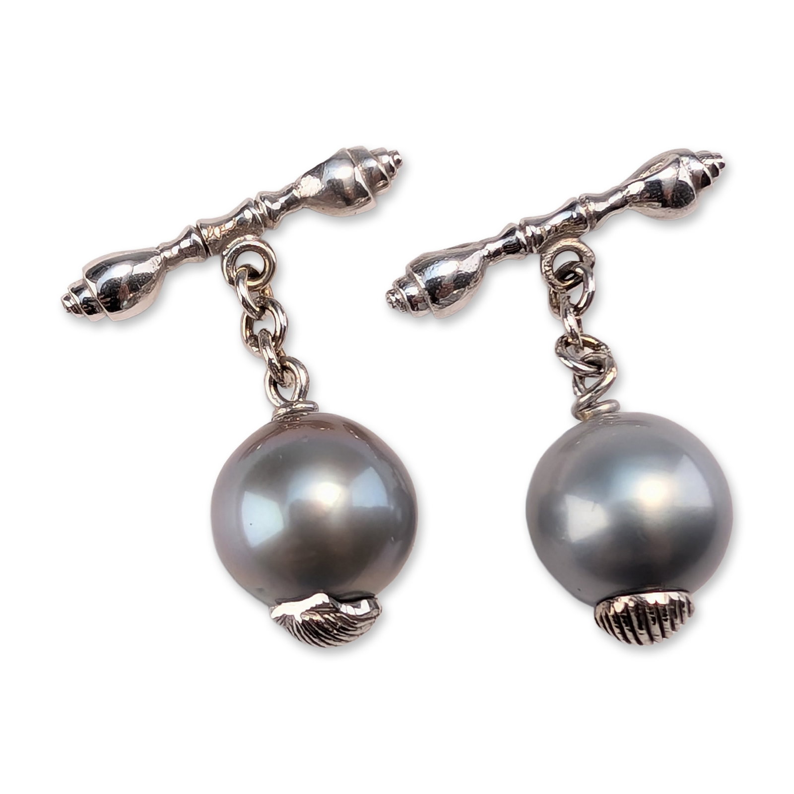 Rare Mish New York 18K White Gold and Tahitian Grey Pearl Marine Motif Toggle Cufflinks: An exceptional and rare pair of gentleman's handcrafted 18-karat white gold and natural grey pearl toggle cufflinks from the studio archive of acclaimed fine jewelry designer Mish Tworkowski (Mish