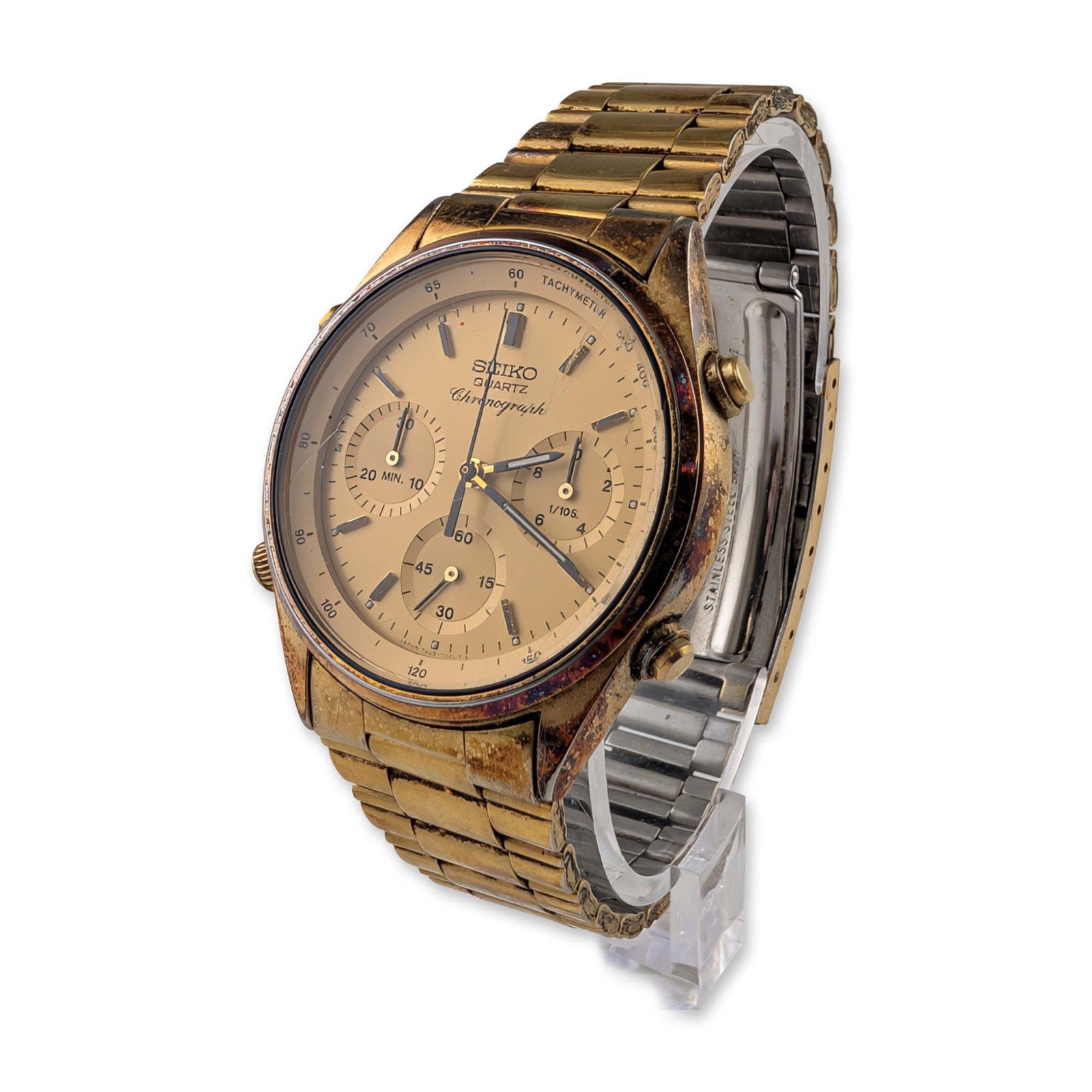 Seiko 7A28-7029 Gold-Toned Chronograph Watch: Seiko vintage chronograph watch, reference 7A28-7029. Wristwatch in gold-toned base metal with a stainless-steel back and integrated link bracelet, featuring a champagne dial with three sub-dials and 