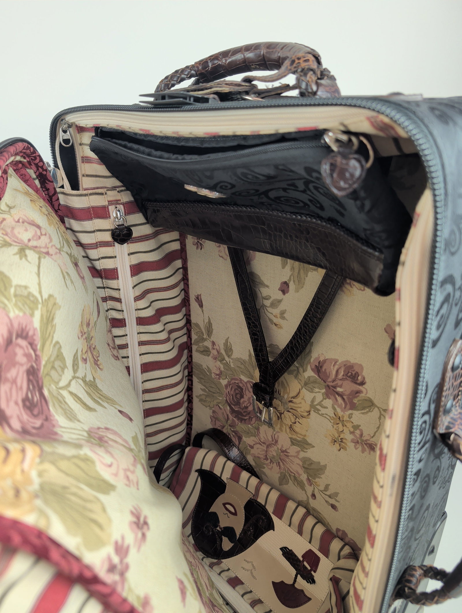 Brighton Two-Piece Scroll Pattern Luggage Set - 3