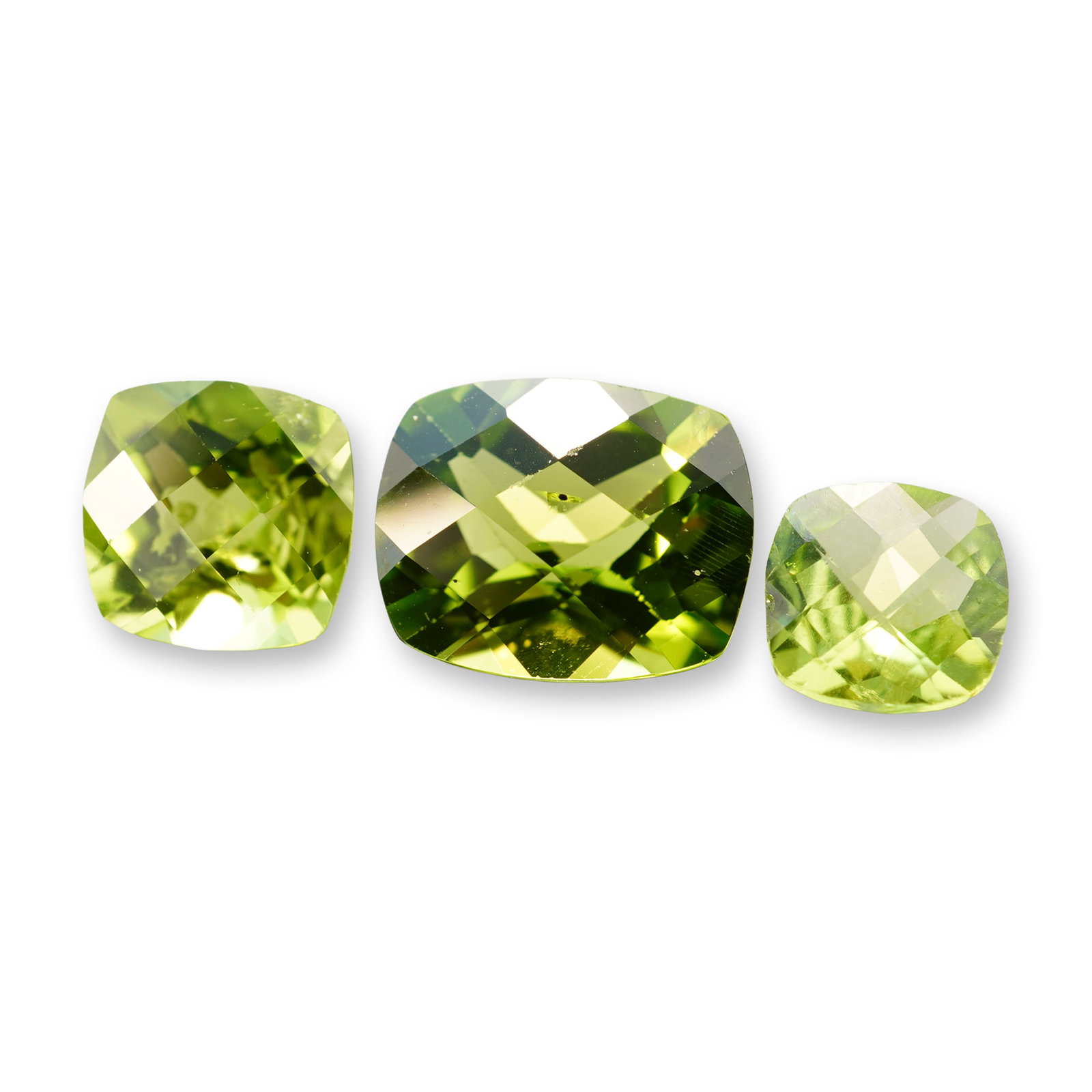 3pc Peridot Gemstones: Trio of loose gemstones, appearing to be blue sapphires, featuring an oval faceted cut. The stones exhibit a deep navy blue hue with flashes of royal blue, presented in a graduated three-piece set. Di
