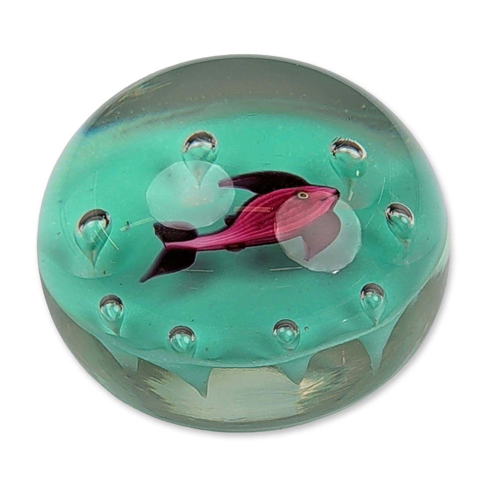 Paul Ysart Scotland Glass Fish Paperweight: Paul Ysart lampworked glass paperweight. The clear glass dome contains a central magenta lampworked fish with dark fins and a yellow-and-white eye, set above an opaque aqua-green base. Eight controlle