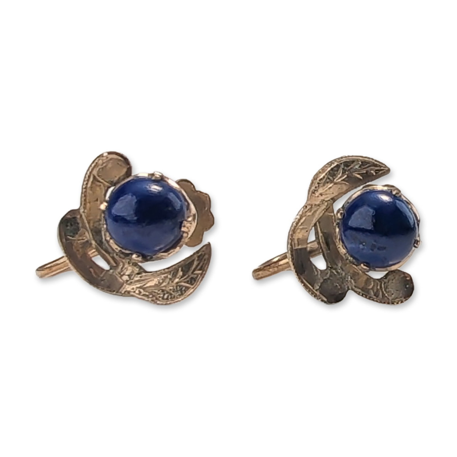 Pair of 10K Yellow Gold and Lapis Lazuli Screw-Back Earrings: Vintage pair of screw-back earrings in 10K yellow gold. Each earring is set with a deep blue cabochon-cut lapis lazuli gemstone held in a multi-prong basket setting. The design features a textured fol