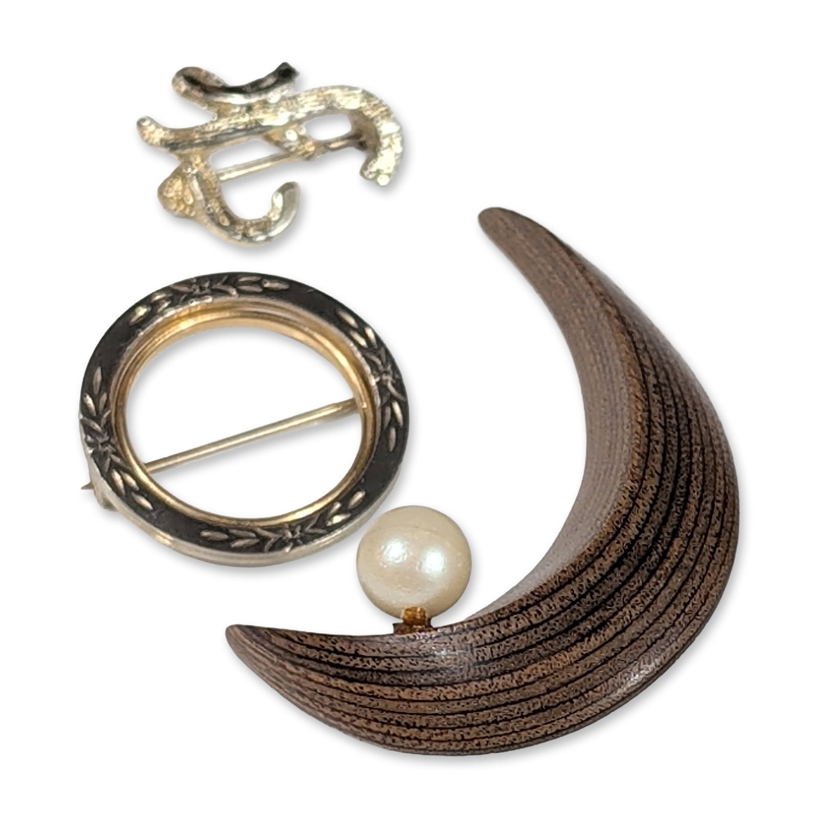 3pc Vintage Brooch Pins: Collection of vintage men's accessories in assorted gold-tone and silver-tone base metals. The grouping features four pairs of cufflinks including oval examples with a horse and carriage motif and squ