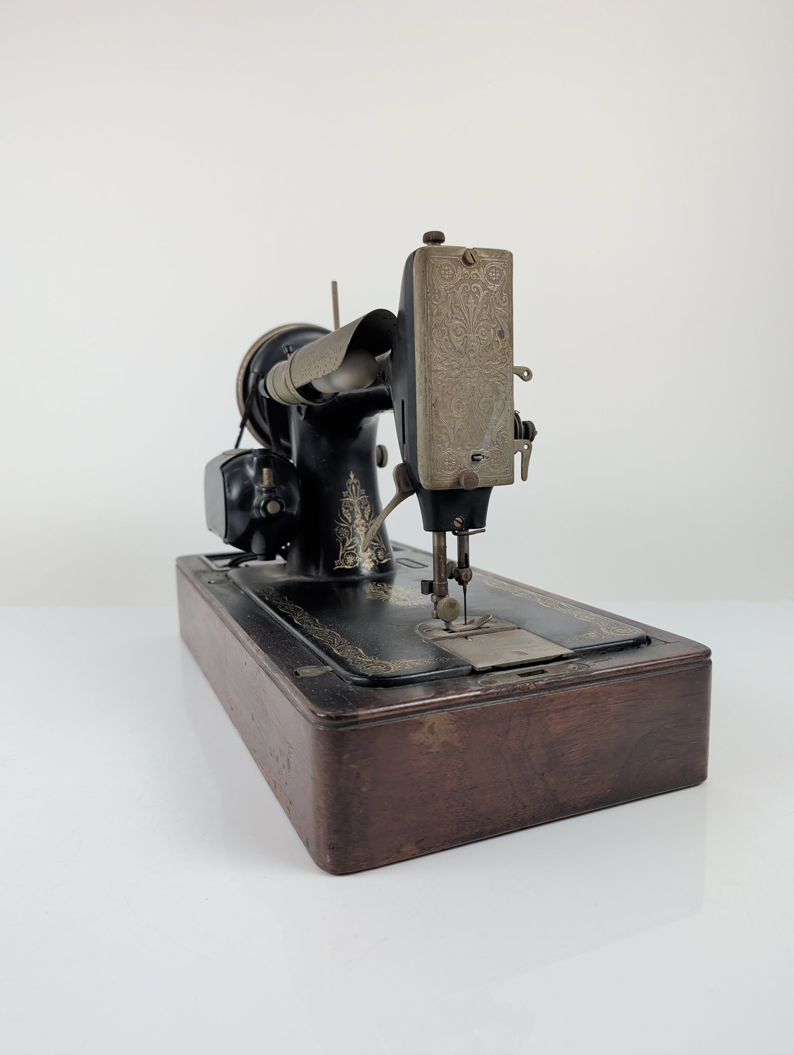 Singer Model 99 Electric Sewing Machine - 2