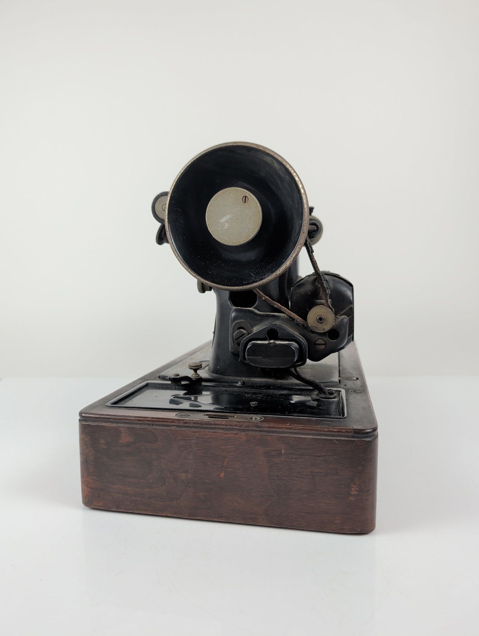 Singer Model 99 Electric Sewing Machine - 3
