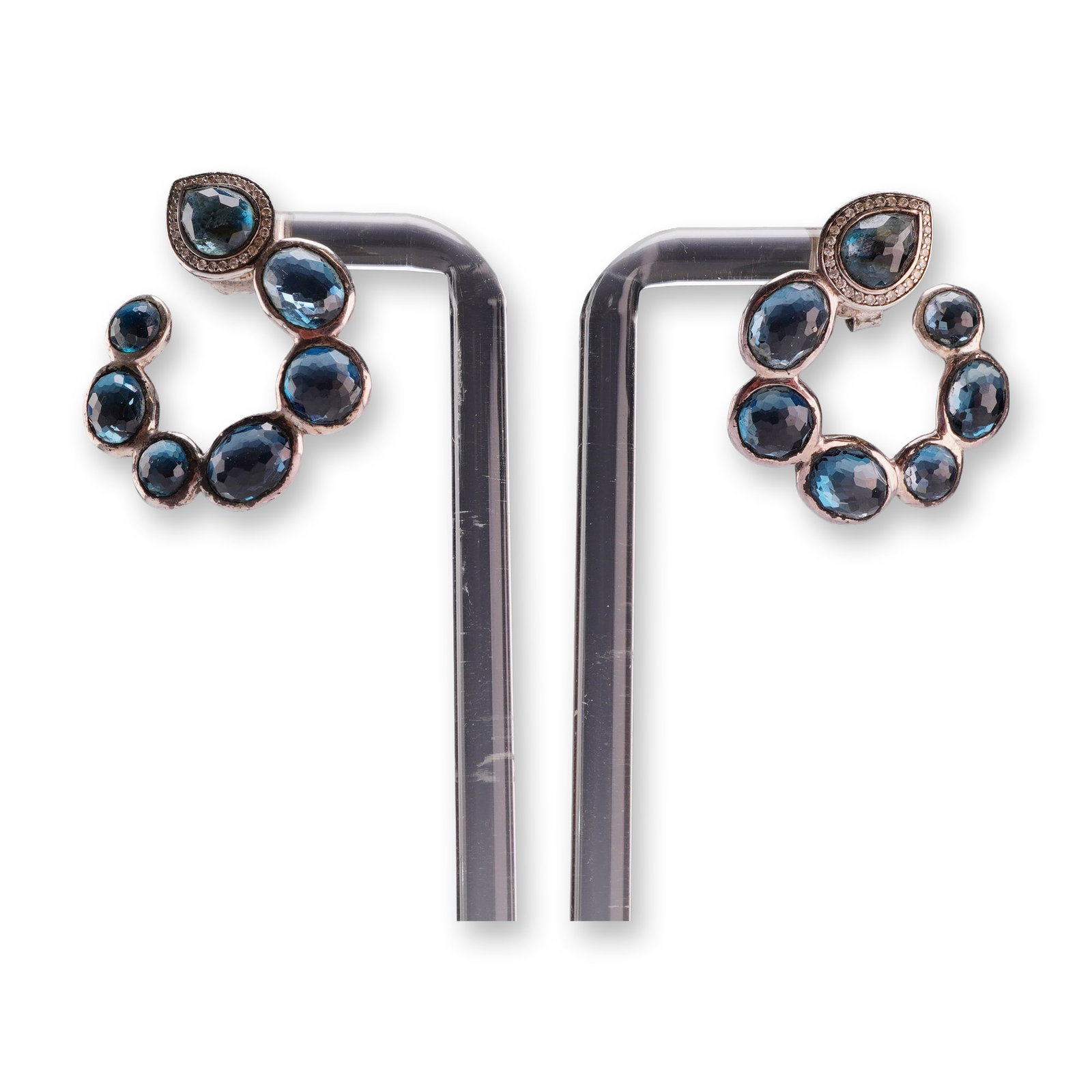 Ippolita Rock Candy Sterling Silver Blue Topaz and Diamond C-Shape Hoop Earrings: A matched pair of David Yurman cushion-style earrings from the Albion collection. Each earring features a central cushion-cut faceted gemstone of a translucent yellowish-green hue, identified as lemon