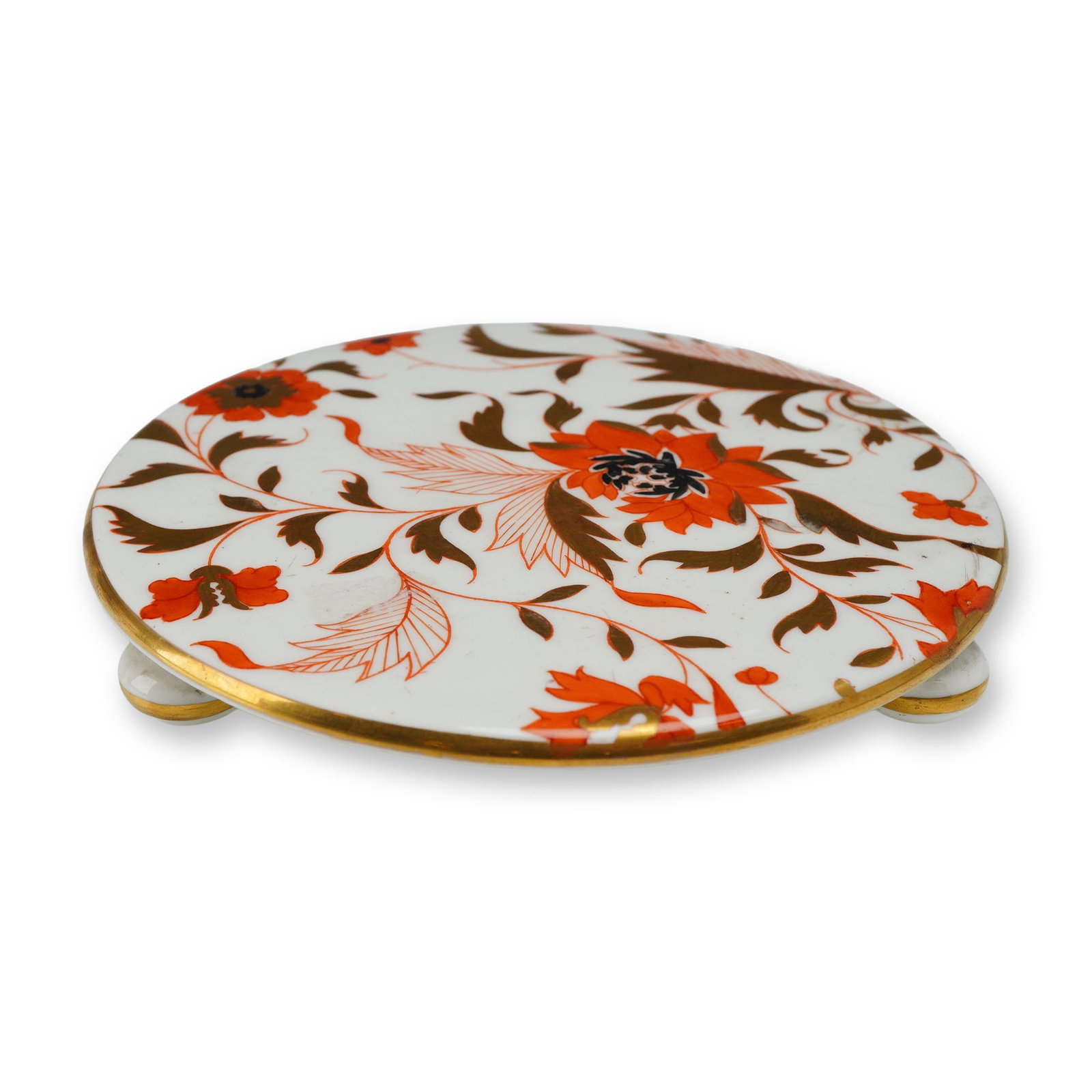 Wedgwood Bone China Imari Style Cake Stand, circa 1880: This Wedgwood bone china cake stand is decorated in a vibrant Imari style floral pattern, dating to approximately 1880. The circular form is supported by three ball feet. The hand-painted design featu
