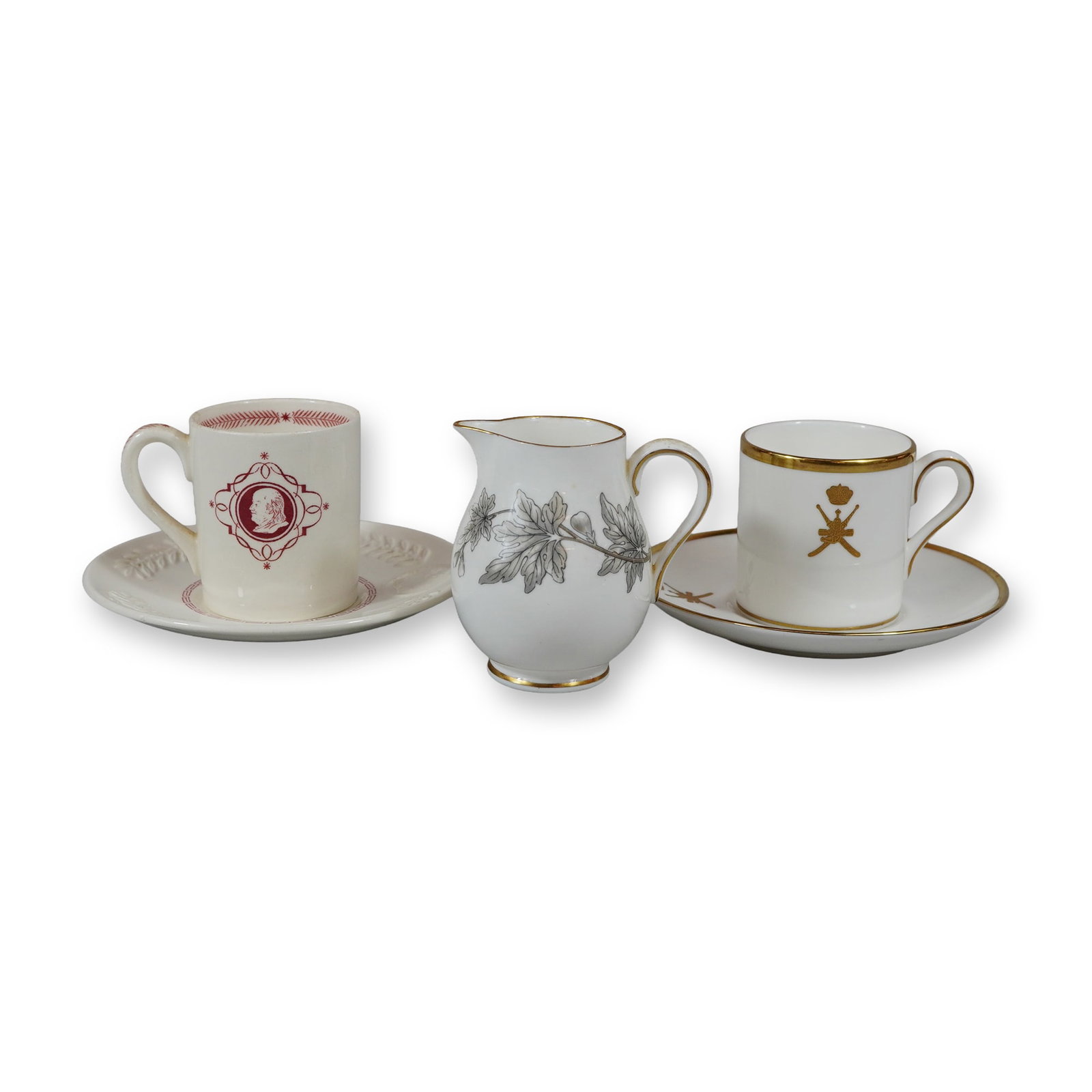 A 5pc Collection of Wedgwood Ceramics Including University of Pennsylvania Bicentennial and Ashford: This collection consists of five Wedgwood ceramic pieces, including commemorative and patterned wares. The lot features a University of Pennsylvania Bicentennial cup and saucer set, an Ashford pattern