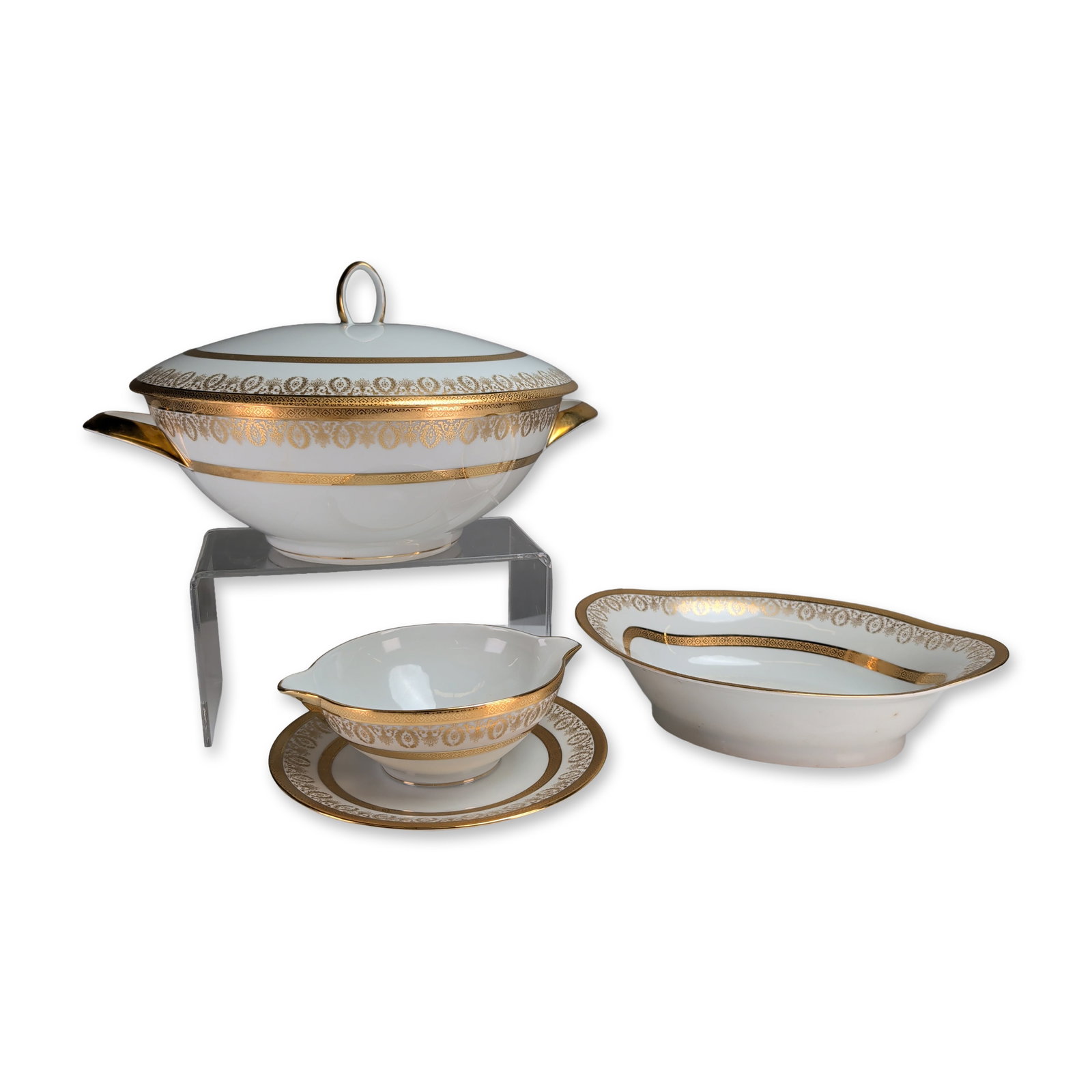 3pc Charles Field Haviland Limoges Gilded Porcelain Arizona Pattern Serving Set: Charles Field Haviland, Limoges, three-piece porcelain serving set decorated with a wide etched gold band of neo-classical scrollwork and foliate patterns. The grouping comprises an oval covered turee