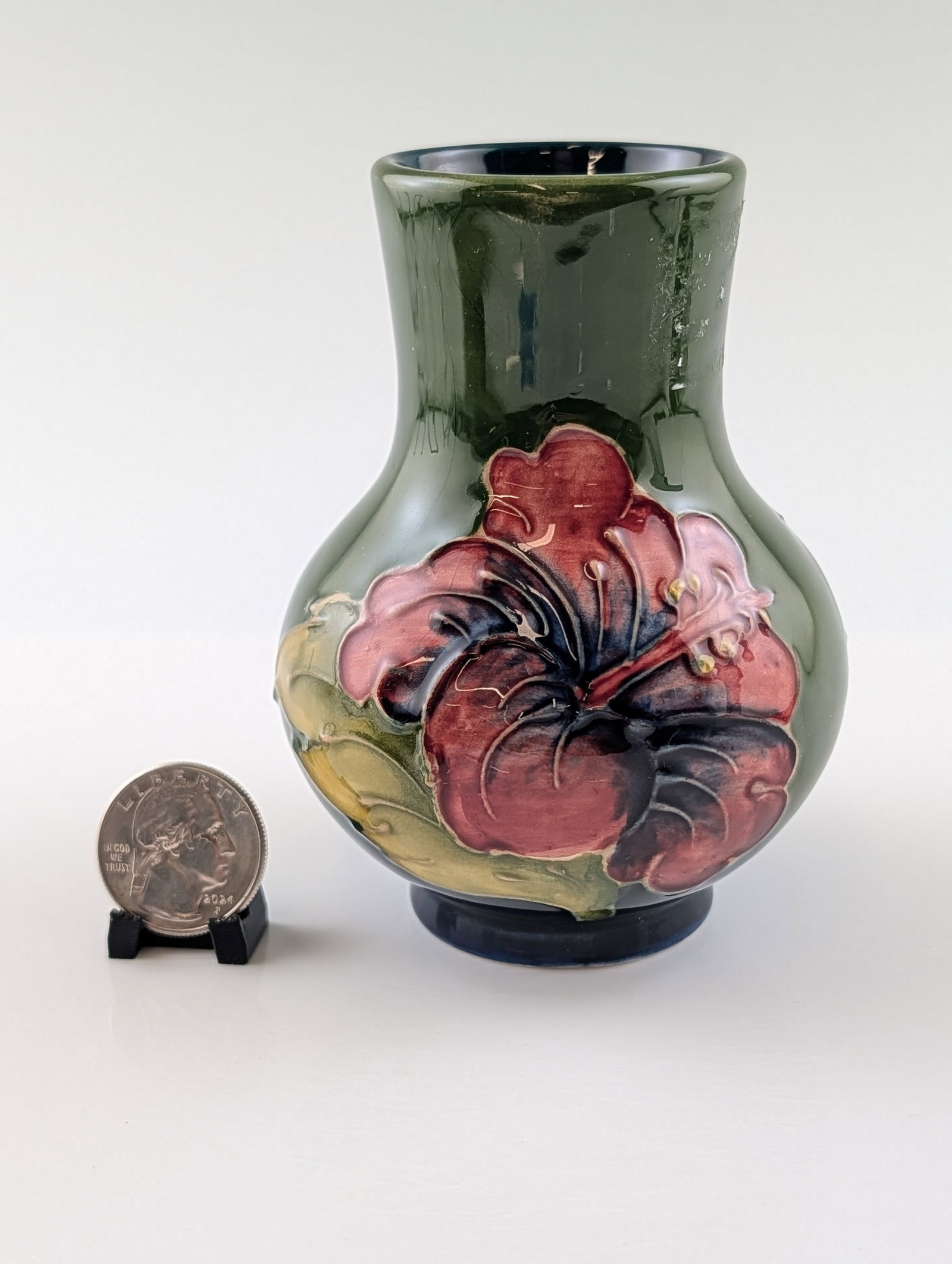 Moorcroft Hibiscus Pattern Glazed Earthenware Vase - 2