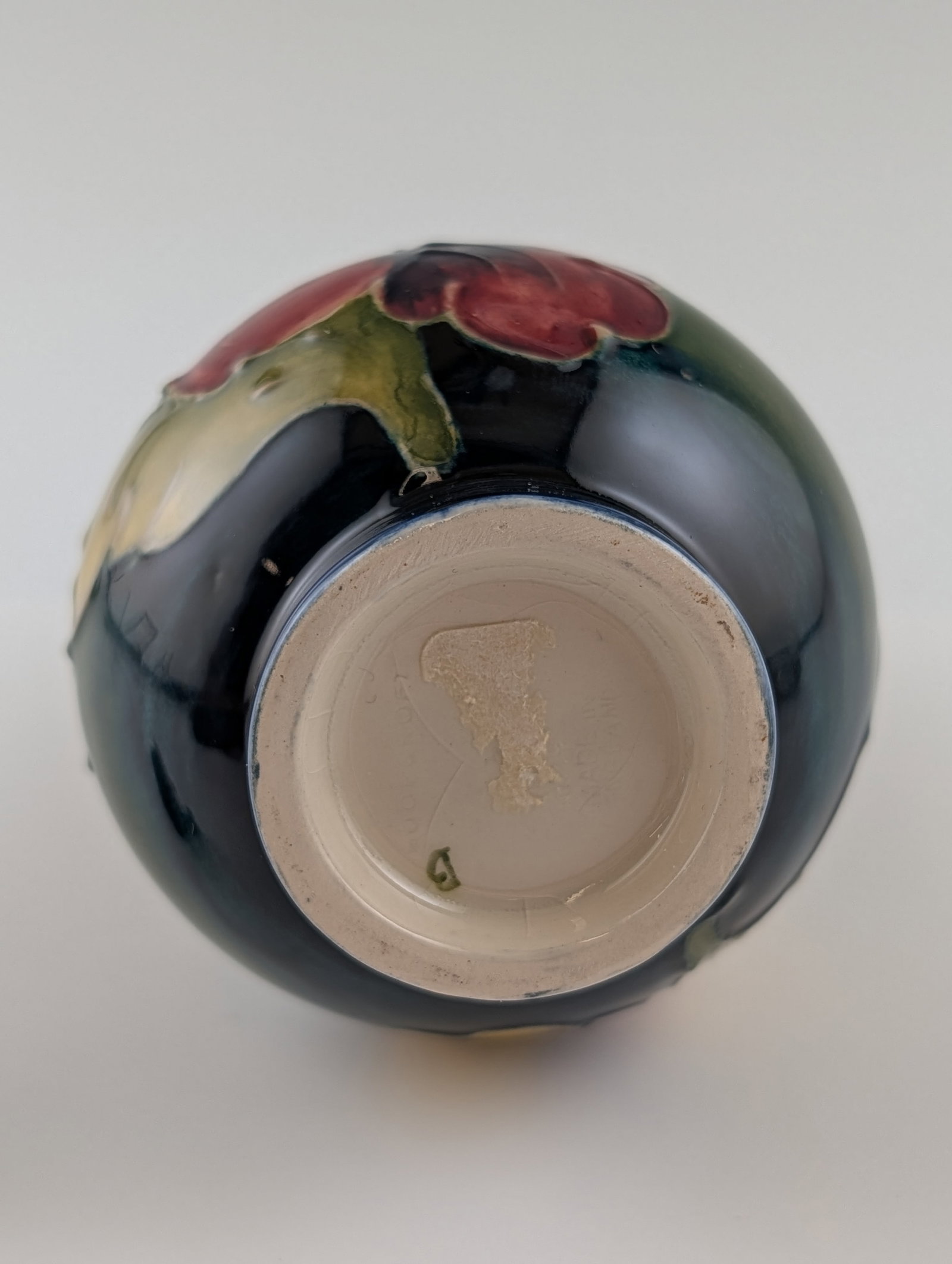 Moorcroft Hibiscus Pattern Glazed Earthenware Vase - 3