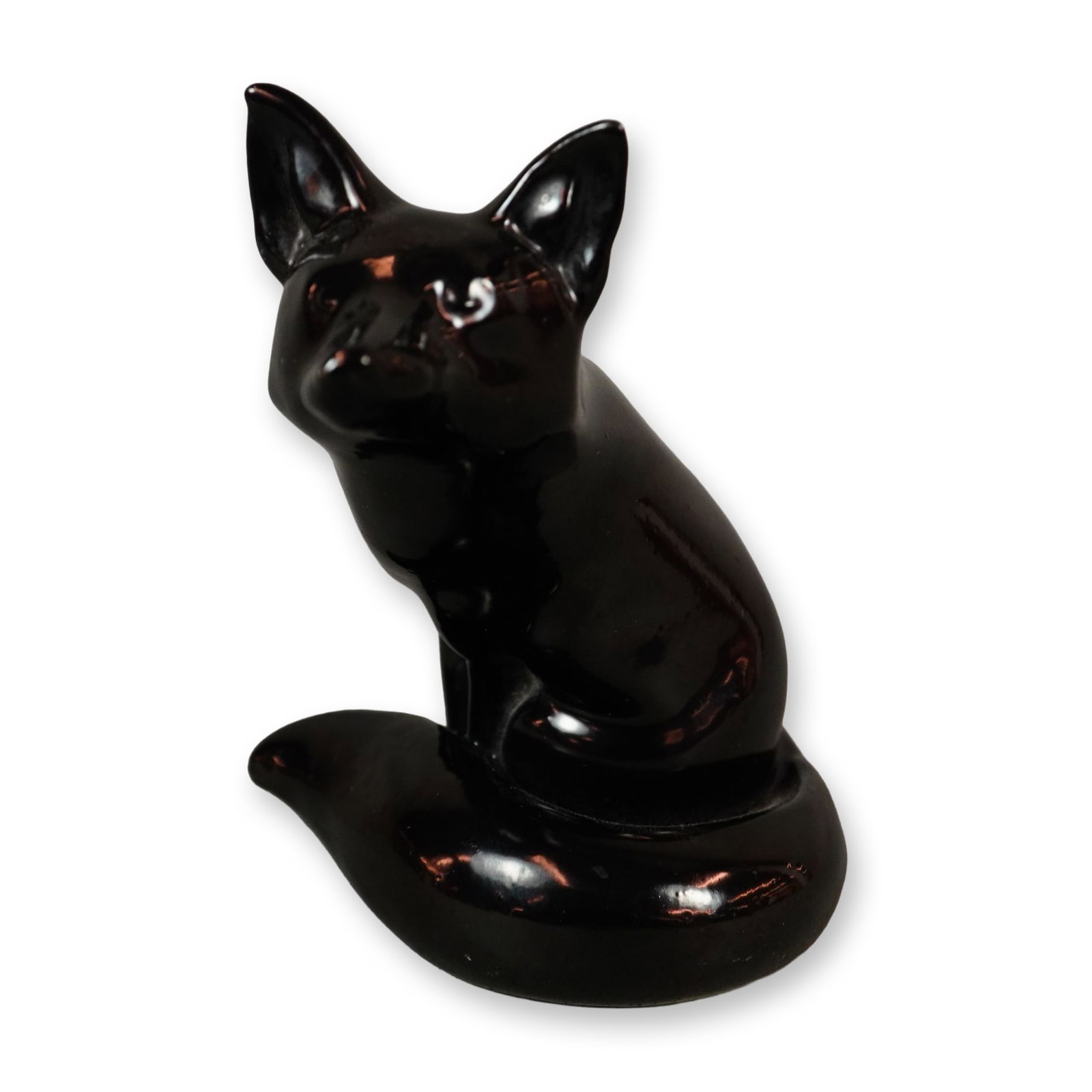 Rare Royal Doulton Black Experimental Glaze Figurine, Fox Seated HN147B: Porcelain fox figure in a seated pose, with its tail curled around the front and ears held upright. Finished in a glossy black glaze with a contrasting white glazed underside. Bearing the Royal Doulto
