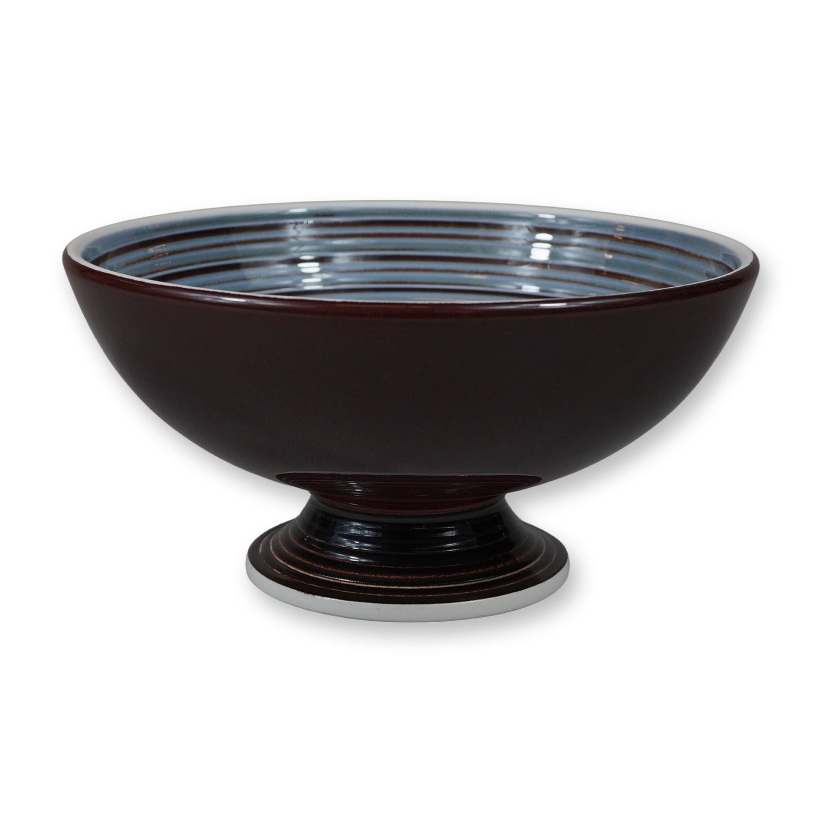 Wedgwood Norman Wilson Oxblood Footed Bowl with Concentric Ring Glaze: A fine stoneware footed bowl designed by Norman Wilson for Wedgwood. The bowl features a circular, deep-sided form with a flared rim, supported by a stepped pedestal foot. The exterior is finished in 