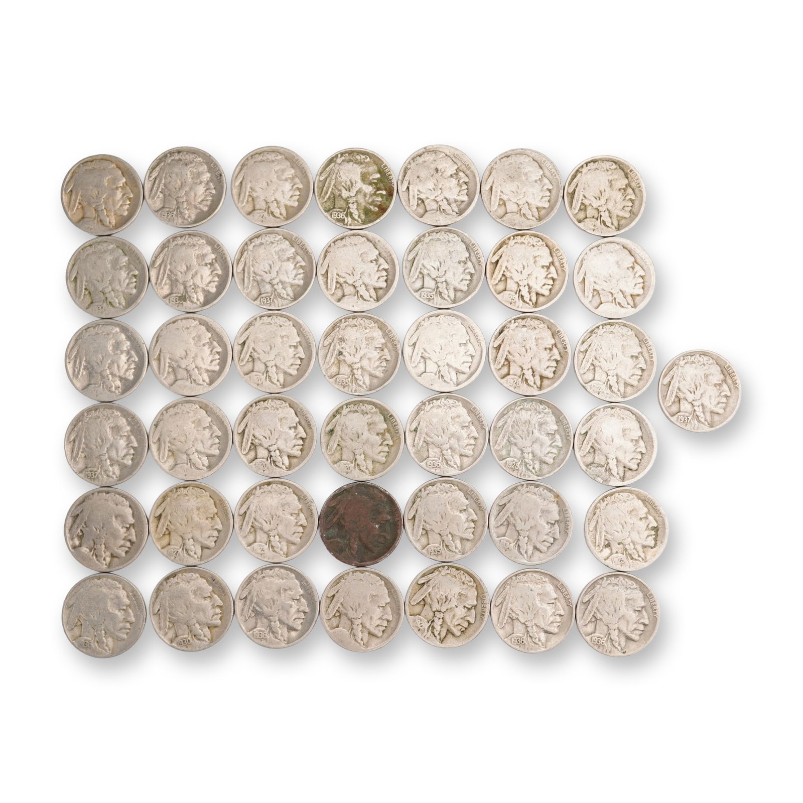 Lot of 43 U.S. Buffalo Nickel Five Cent Coin, Circulated: Obverse has profile of Iron Tail, an Oglala Sioux chief with LIBERTY and date. Reverse has standing American bison facing left with UNITED STATES OF AMERICA and denomination. Total weight 210g. Dimens