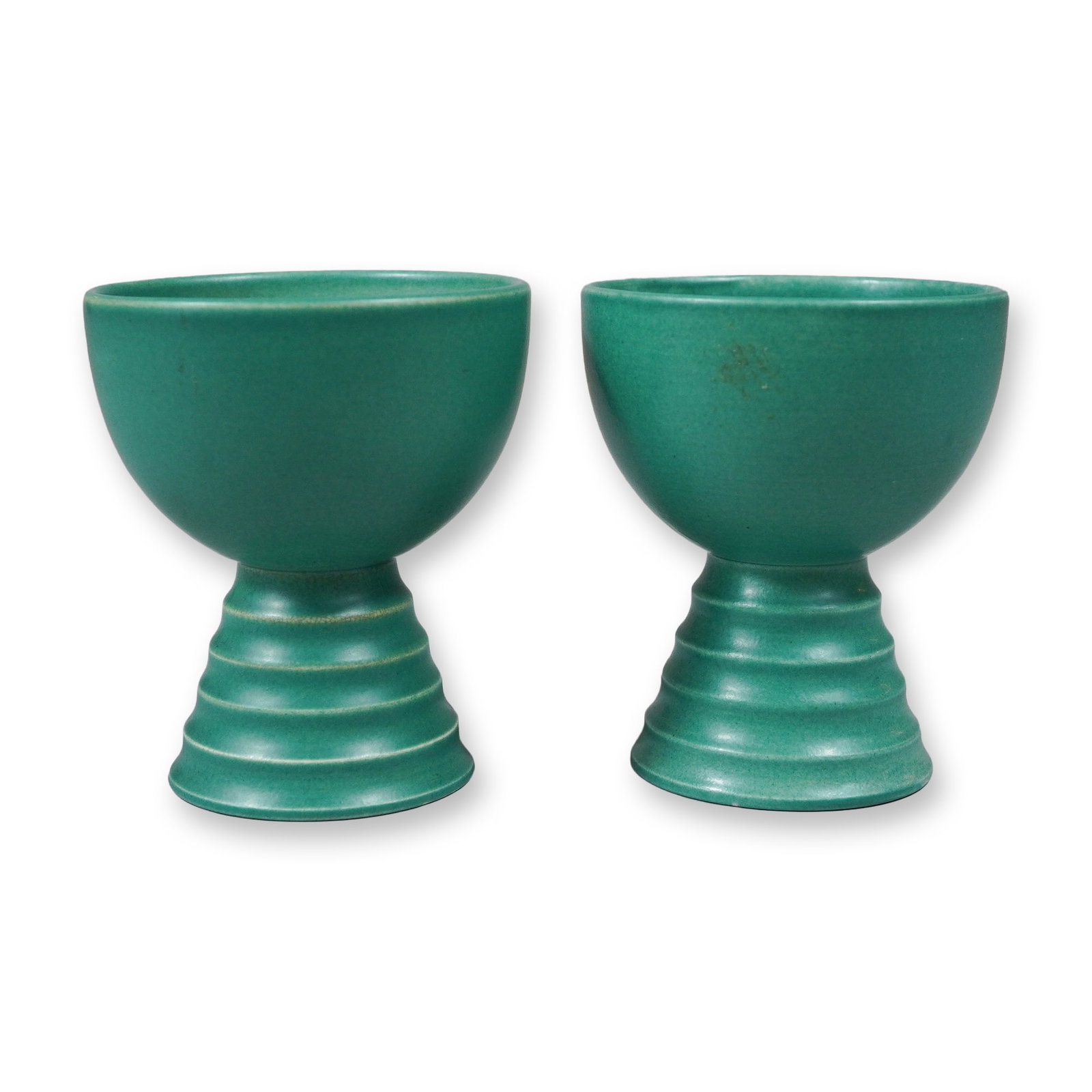 A Pair of Keith Murray for Wedgwood Art Deco Matte Green Glazed Footed Egg Cups (1 of 4)